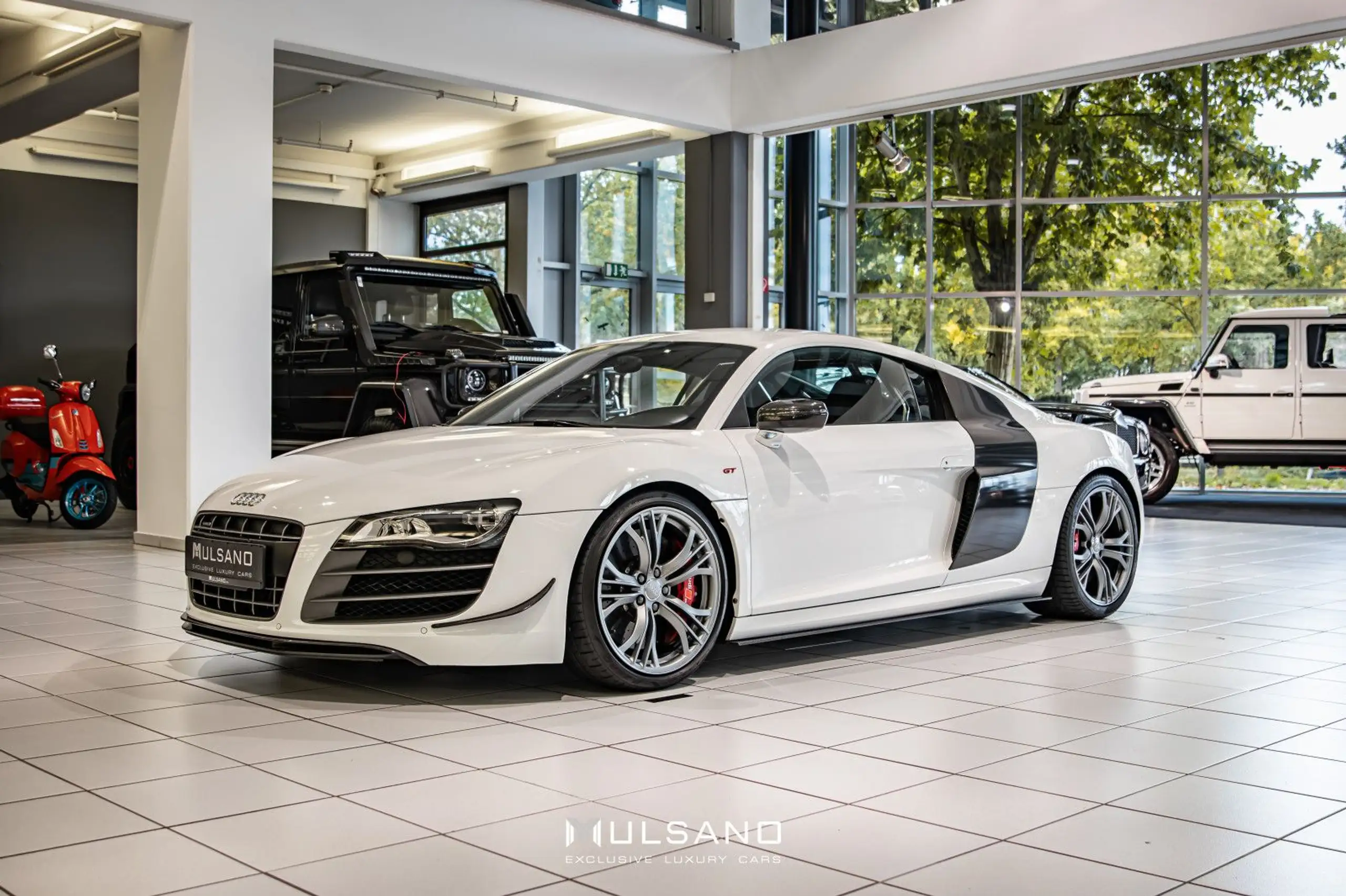 Audi - R8