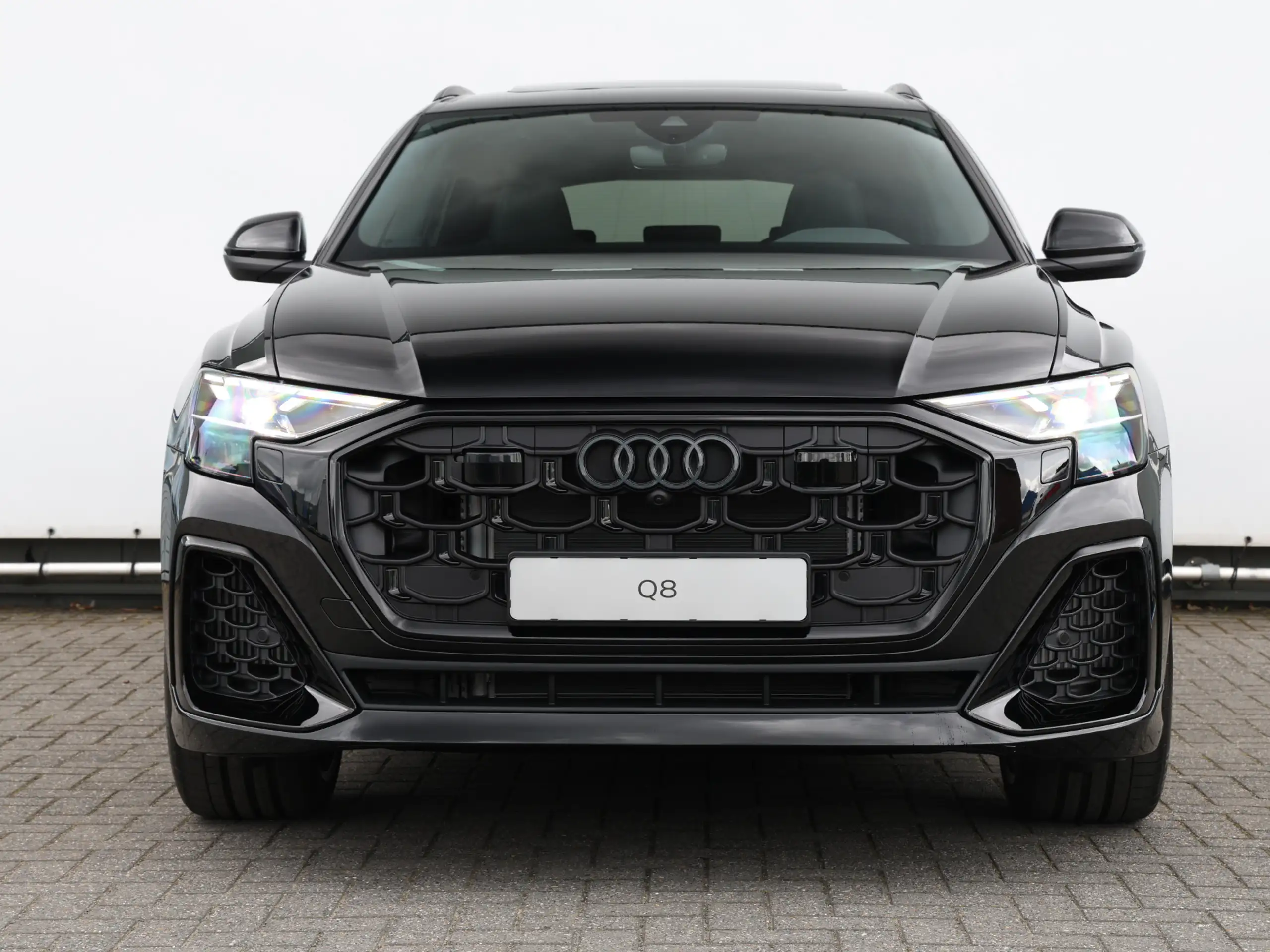 Audi - Q8