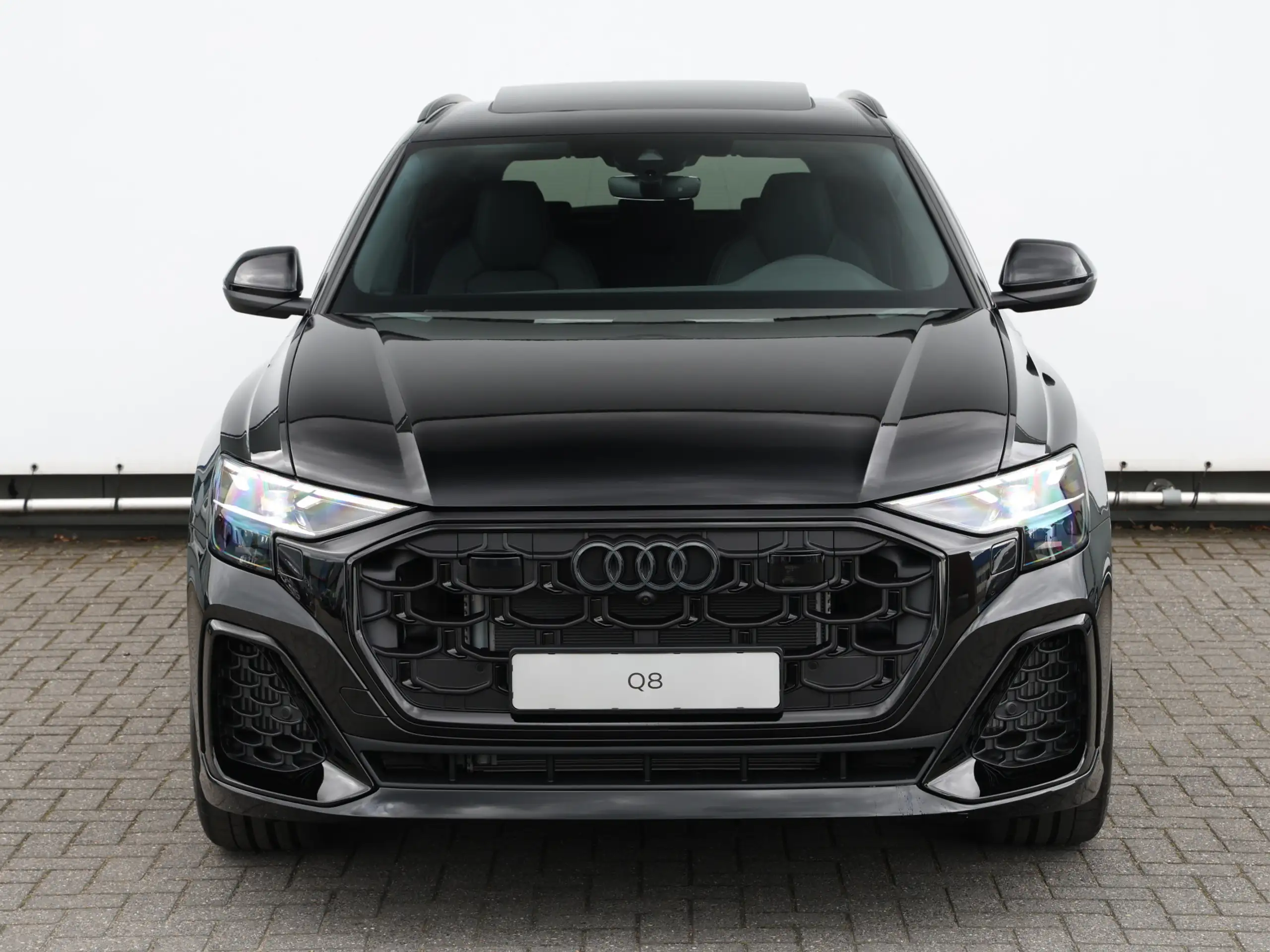 Audi - Q8