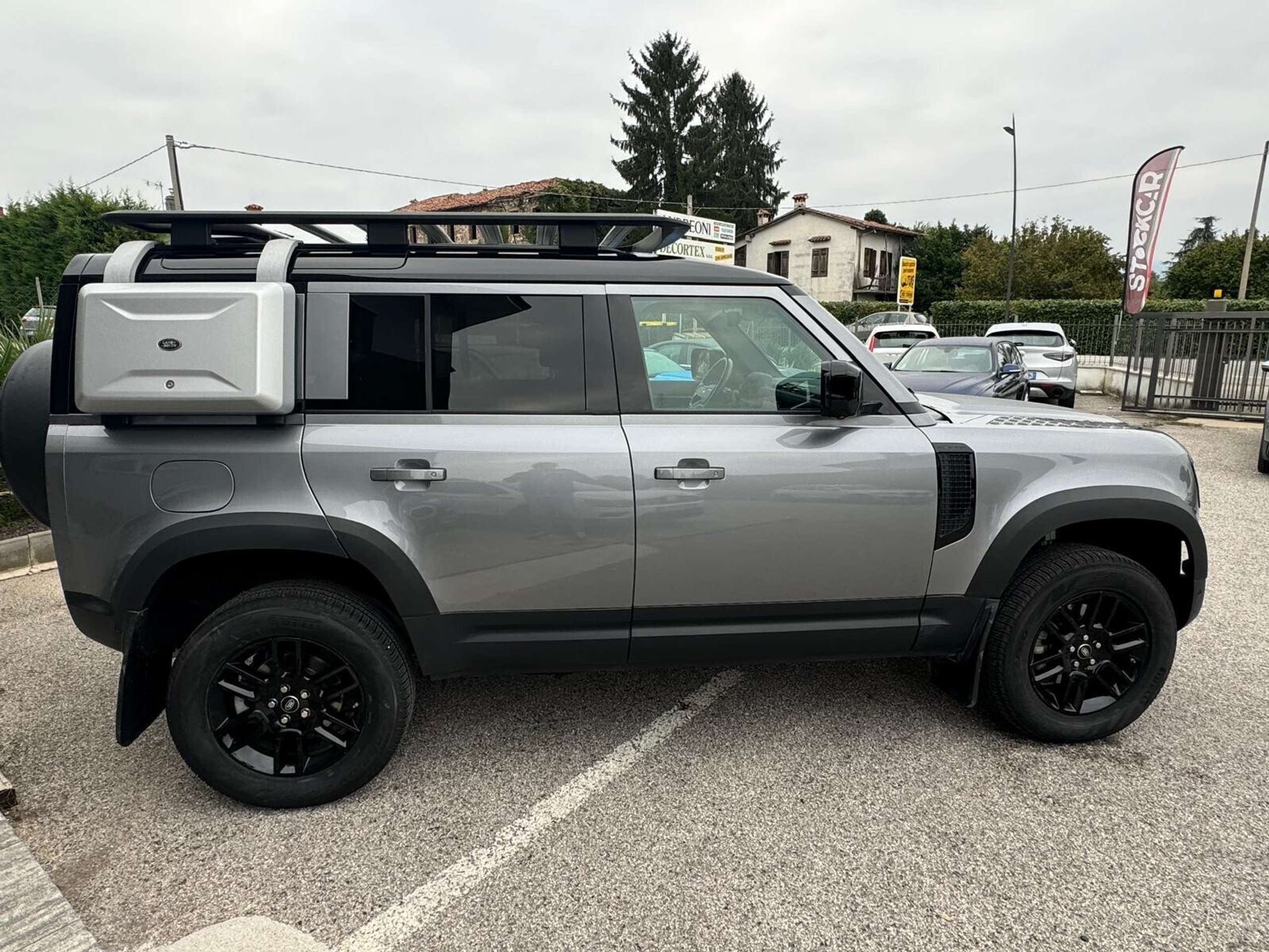 Land Rover - Defender