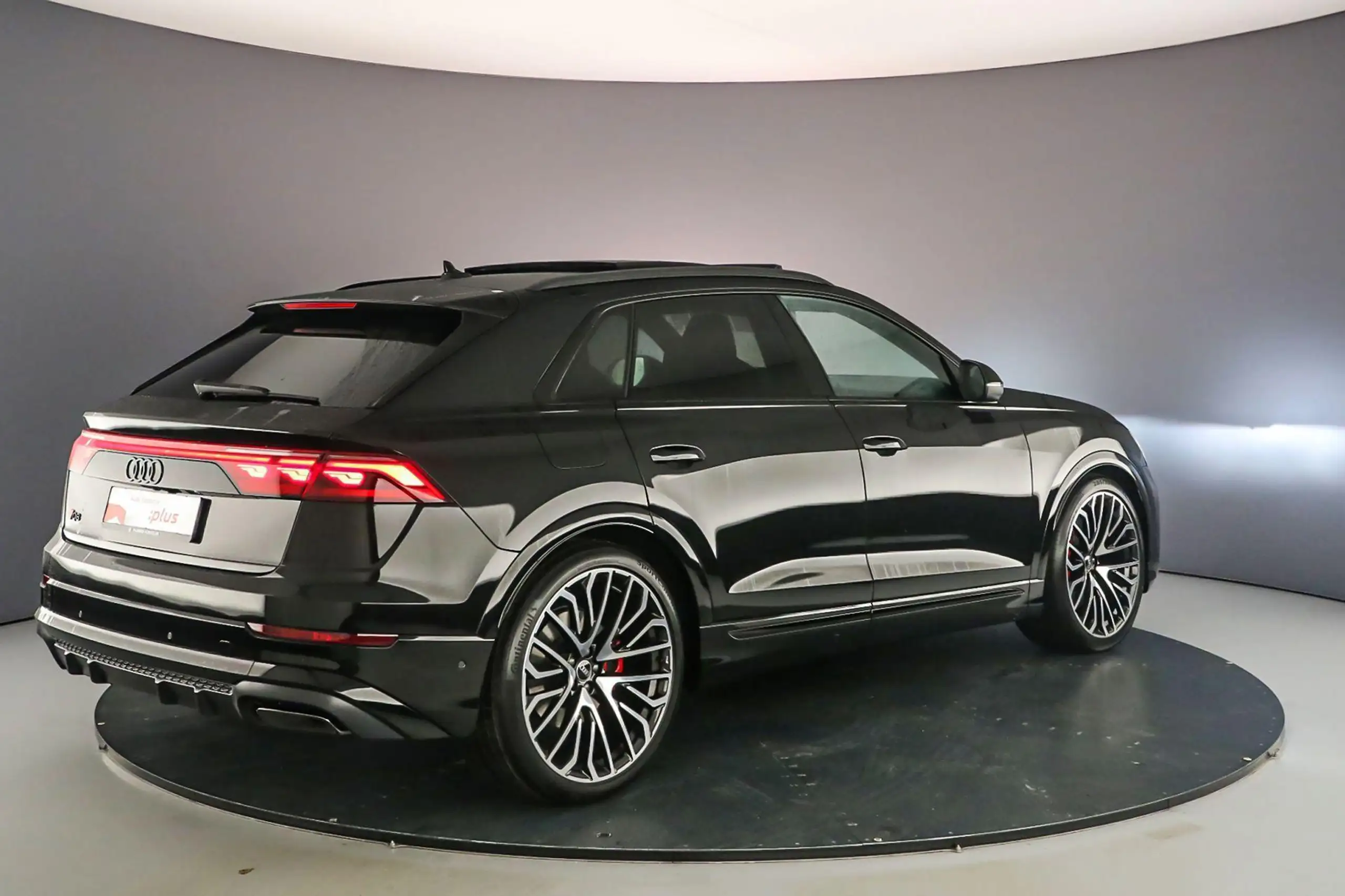 Audi - Q8