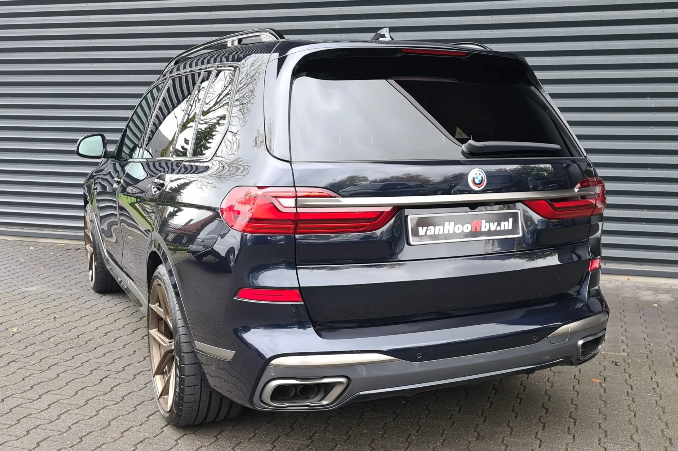 BMW - X7