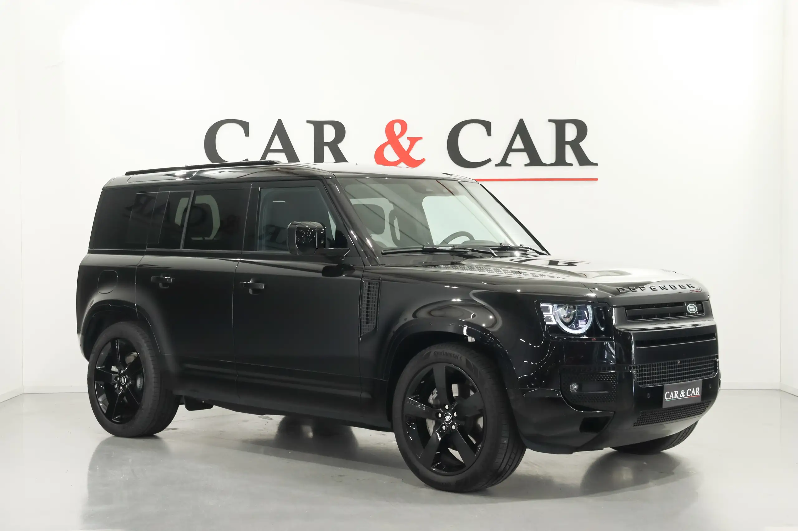 Land Rover Defender 2024