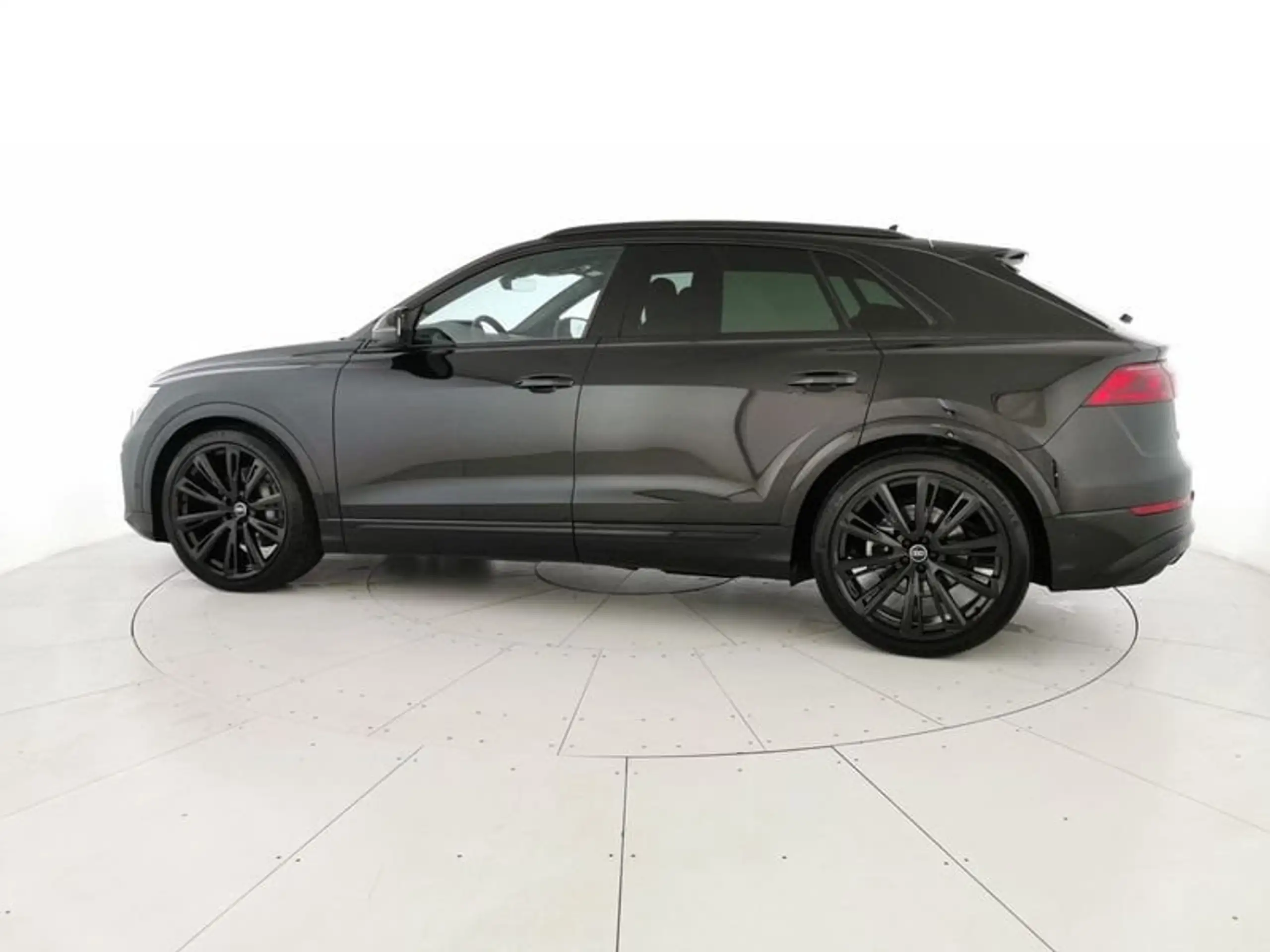 Audi - Q8