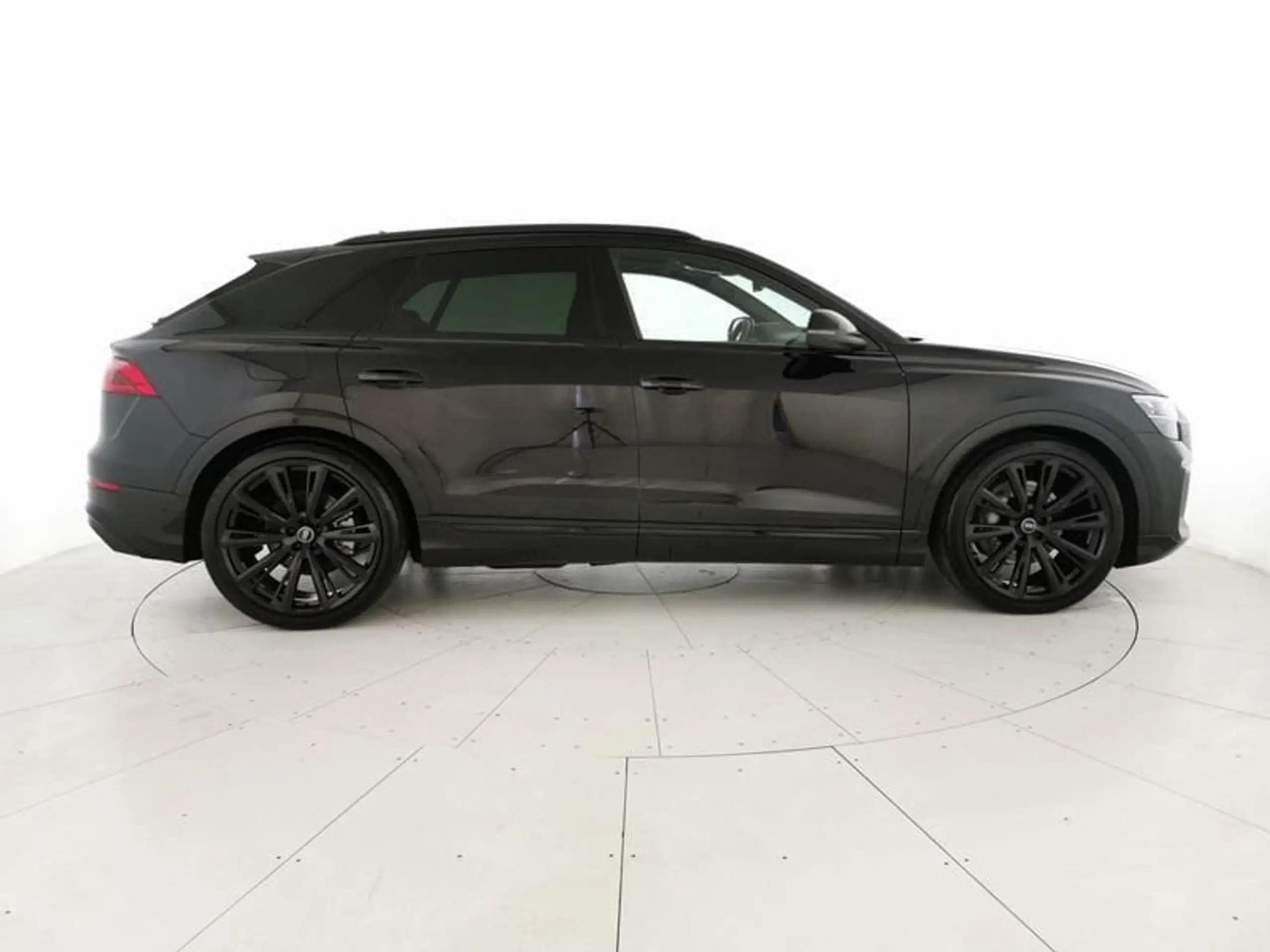 Audi - Q8