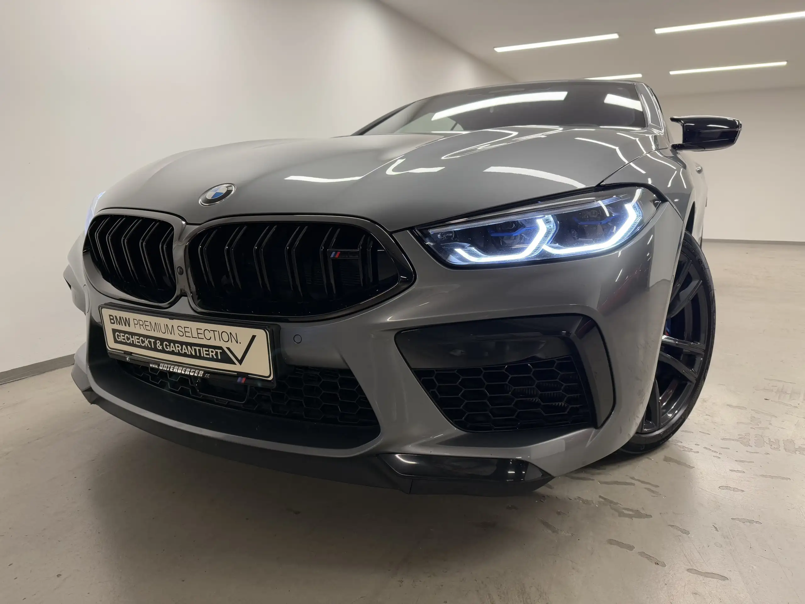 BMW - M8