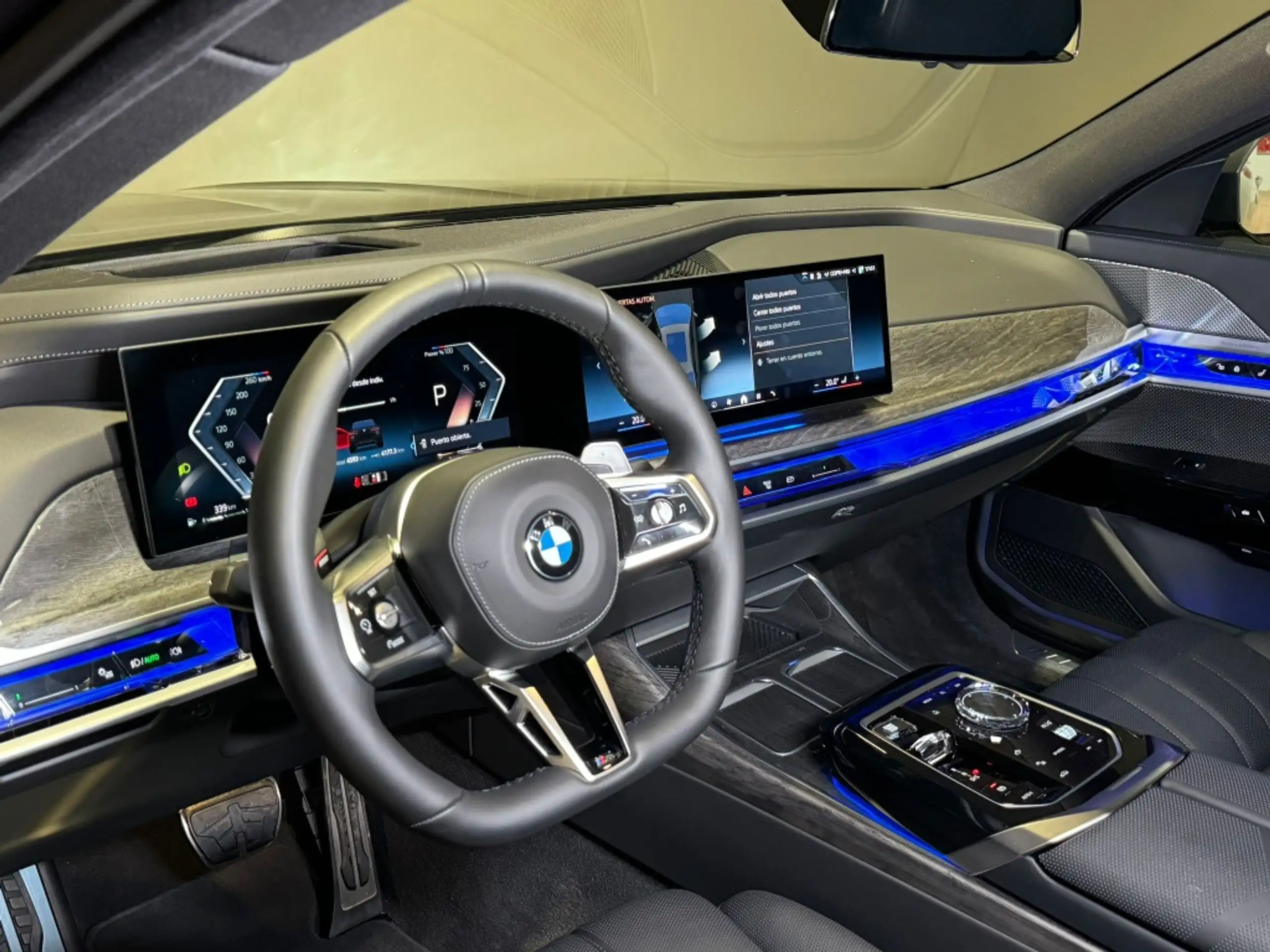 BMW - 740