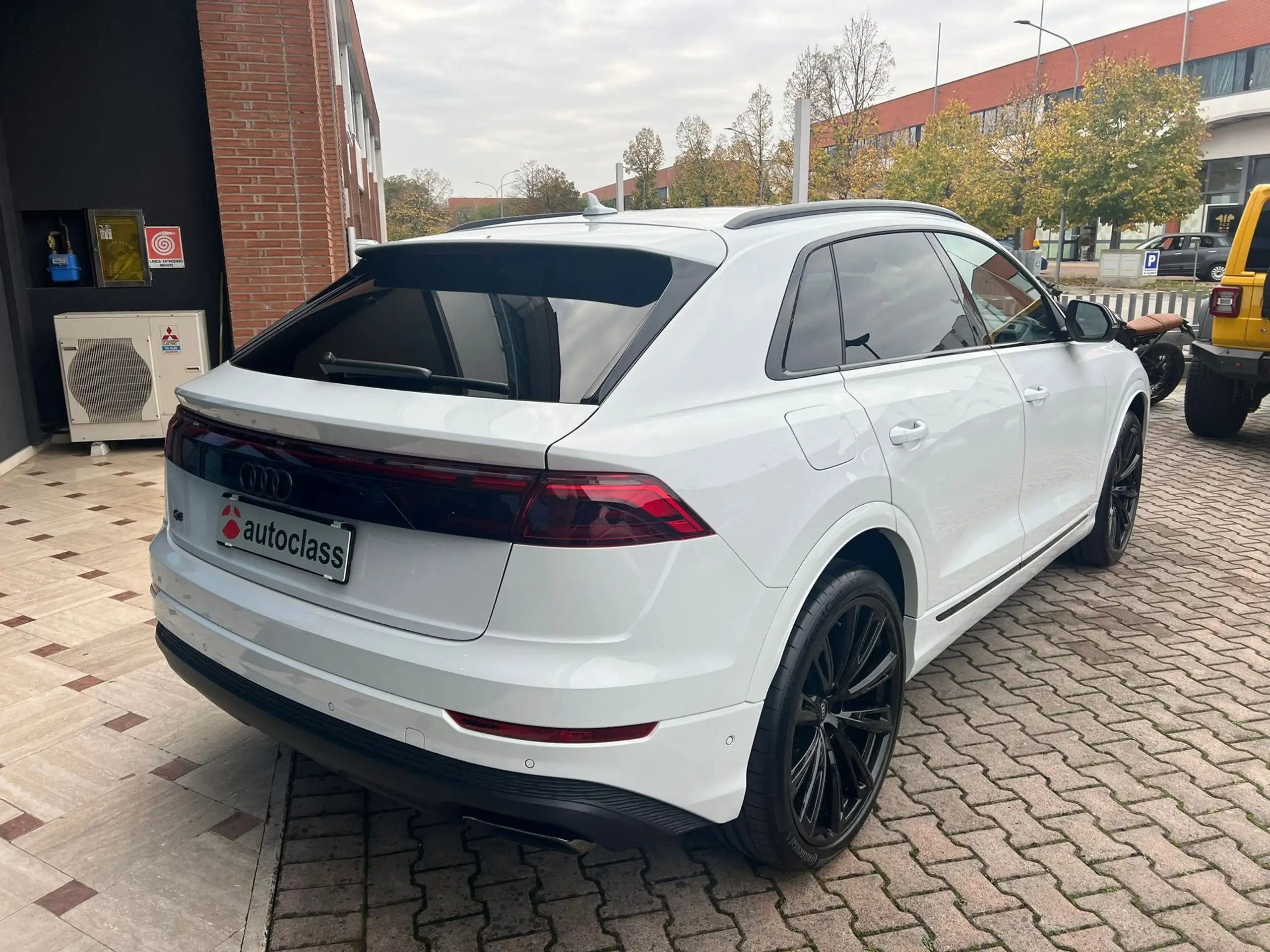 Audi - Q8