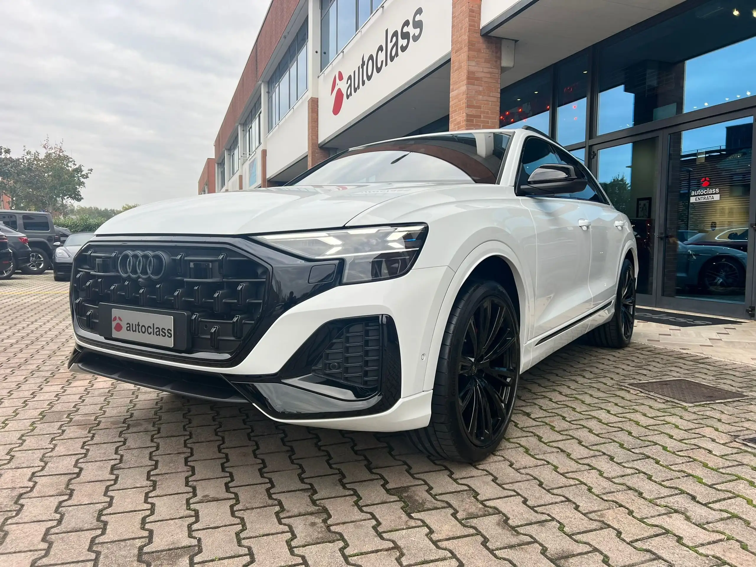 Audi - Q8