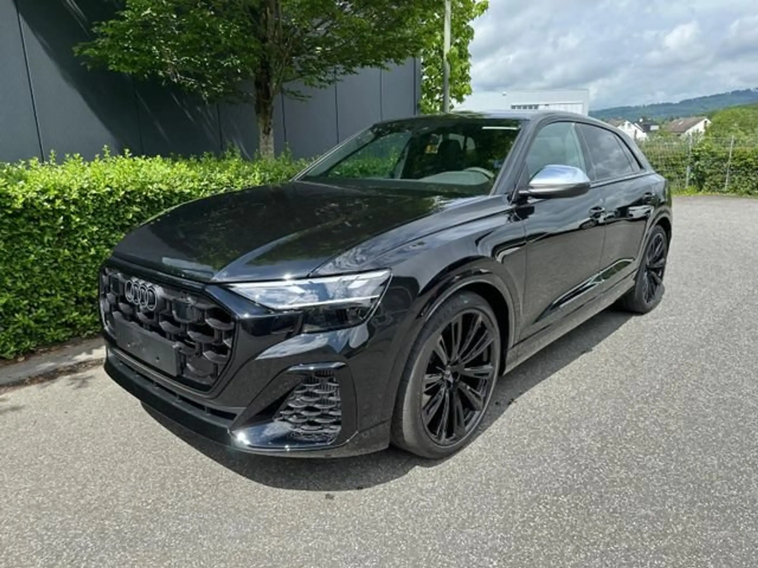 Audi - Q8