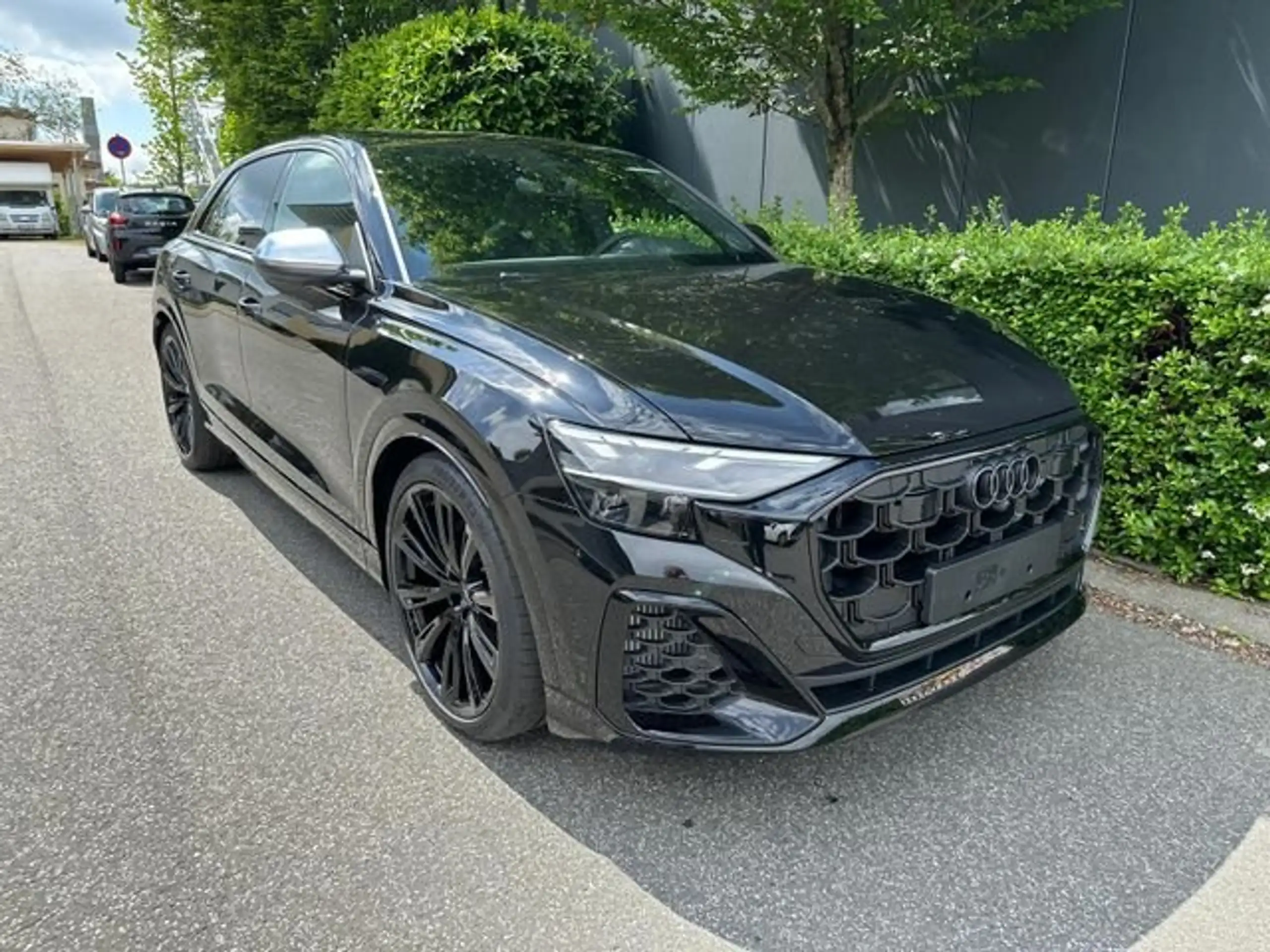 Audi - Q8