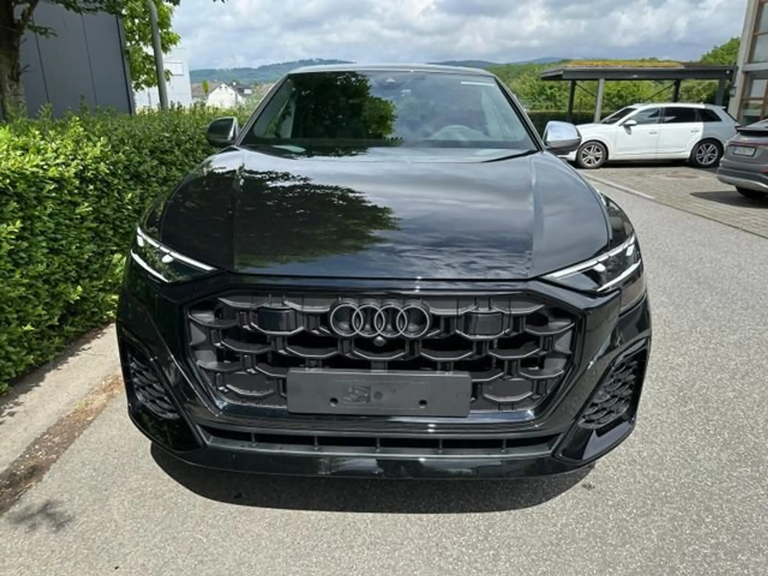 Audi - Q8