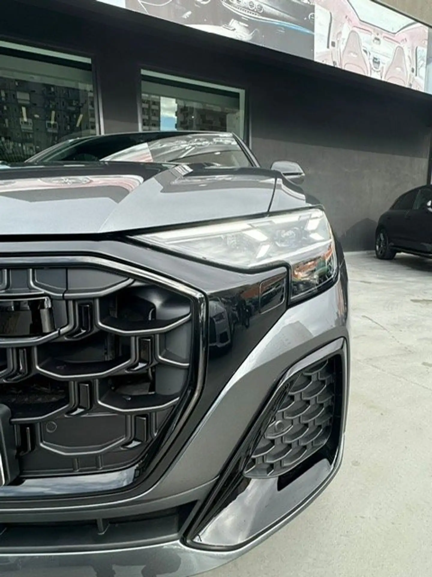 Audi - Q8