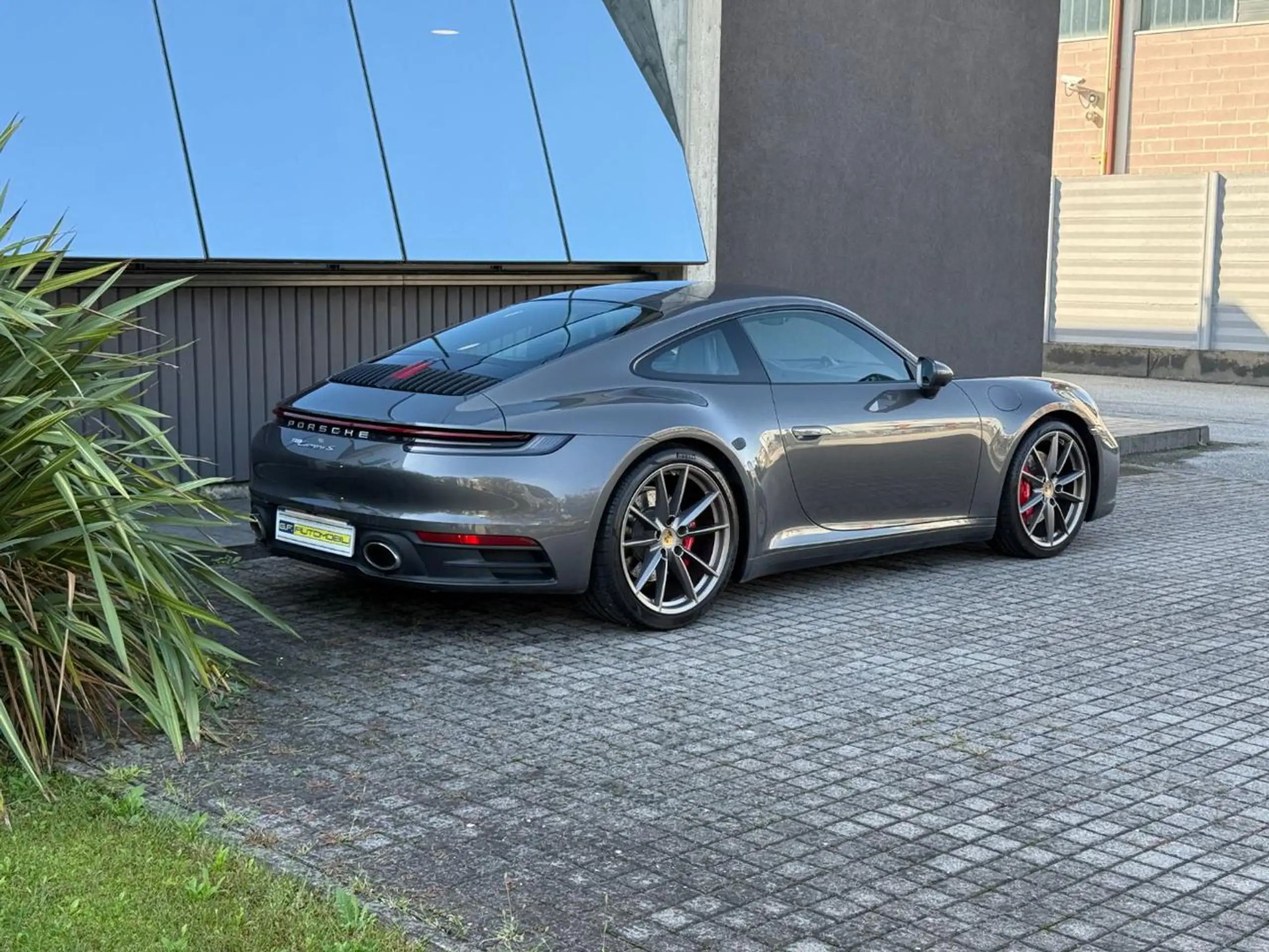 Porsche - 911