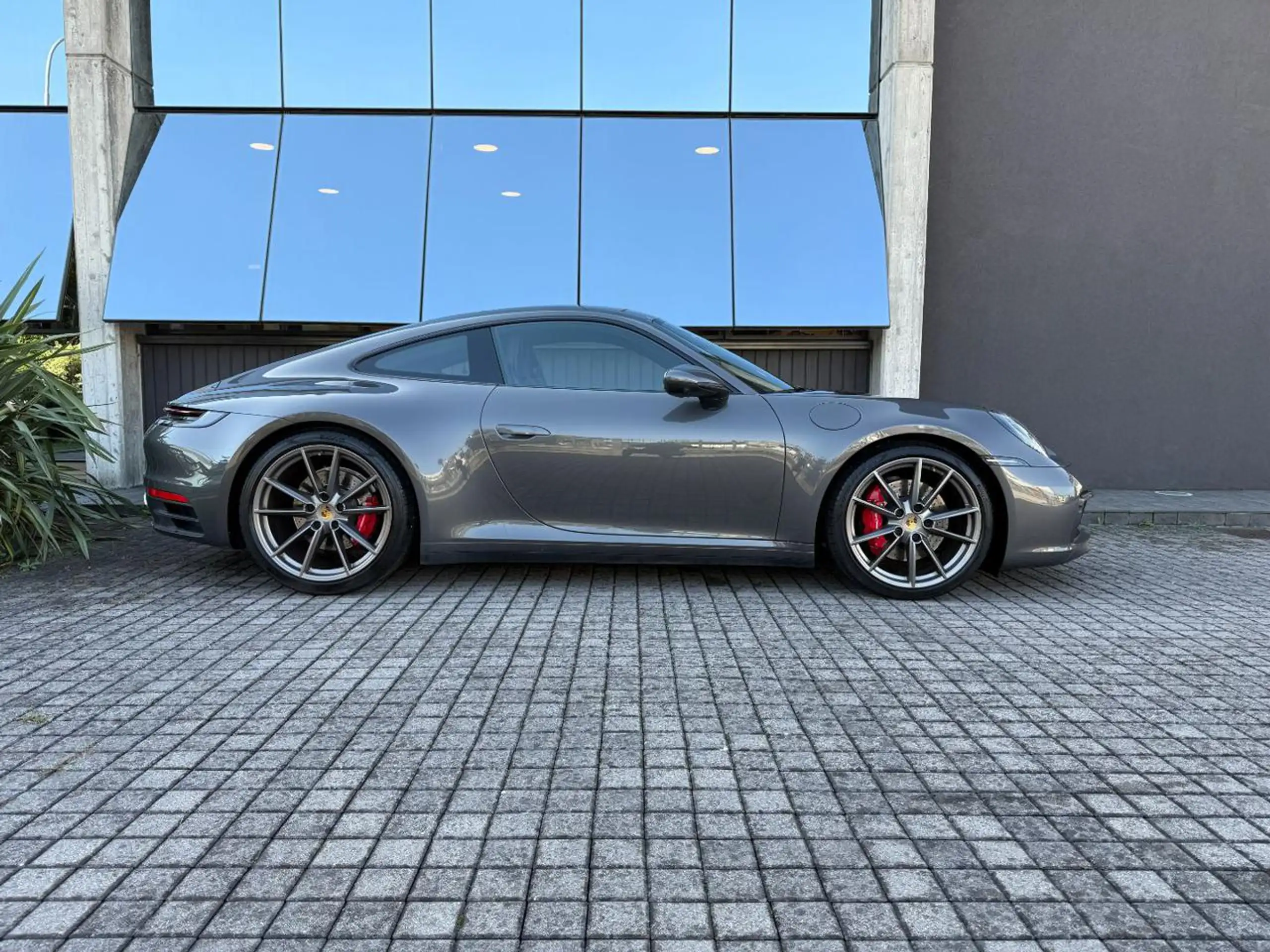 Porsche - 911