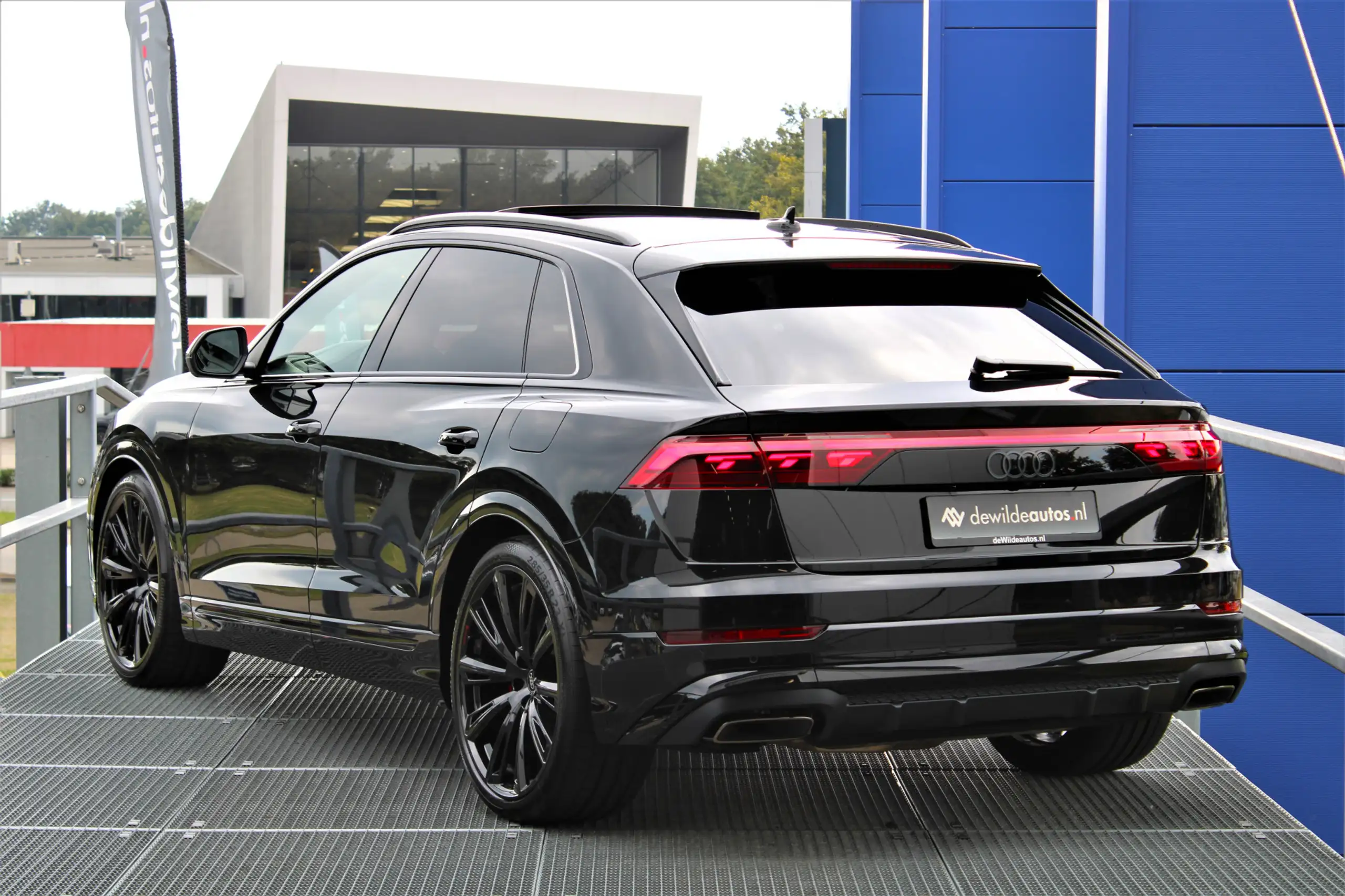 Audi - Q8