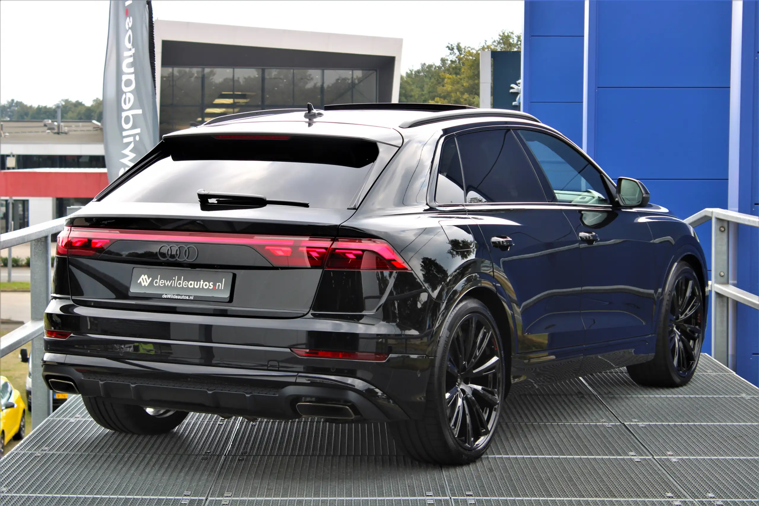 Audi - Q8