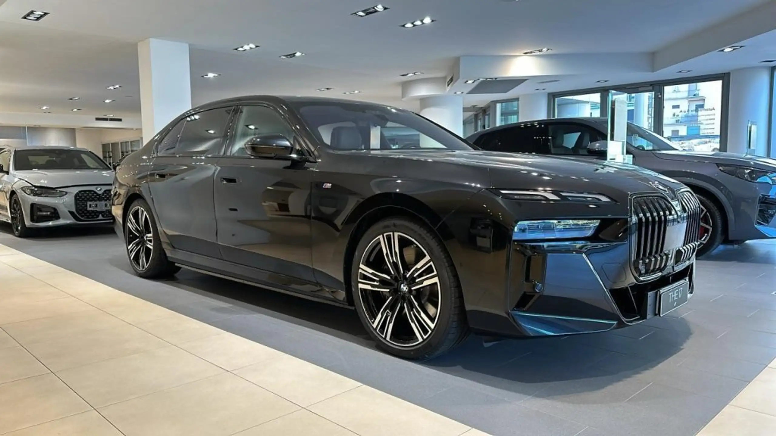 BMW - i7