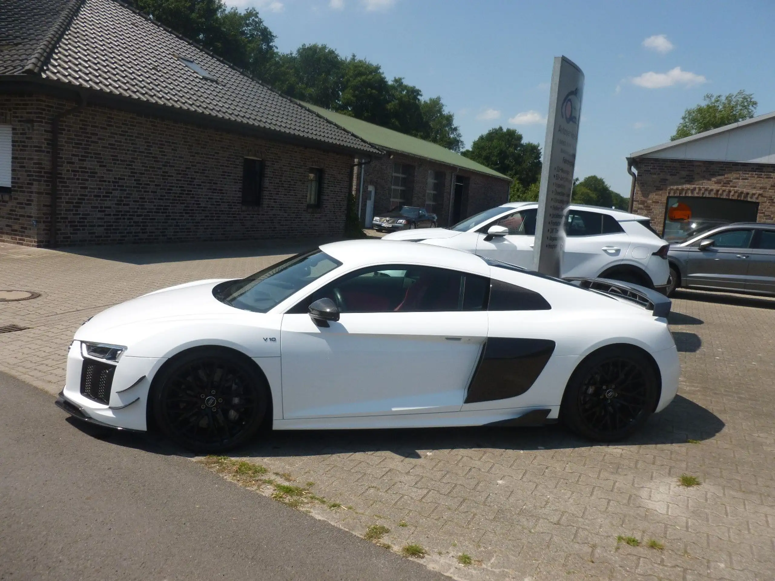 Audi - R8