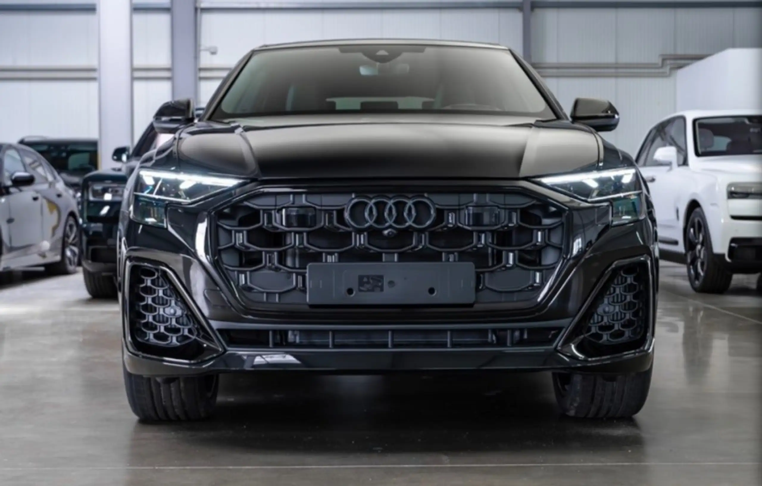 Audi - Q8