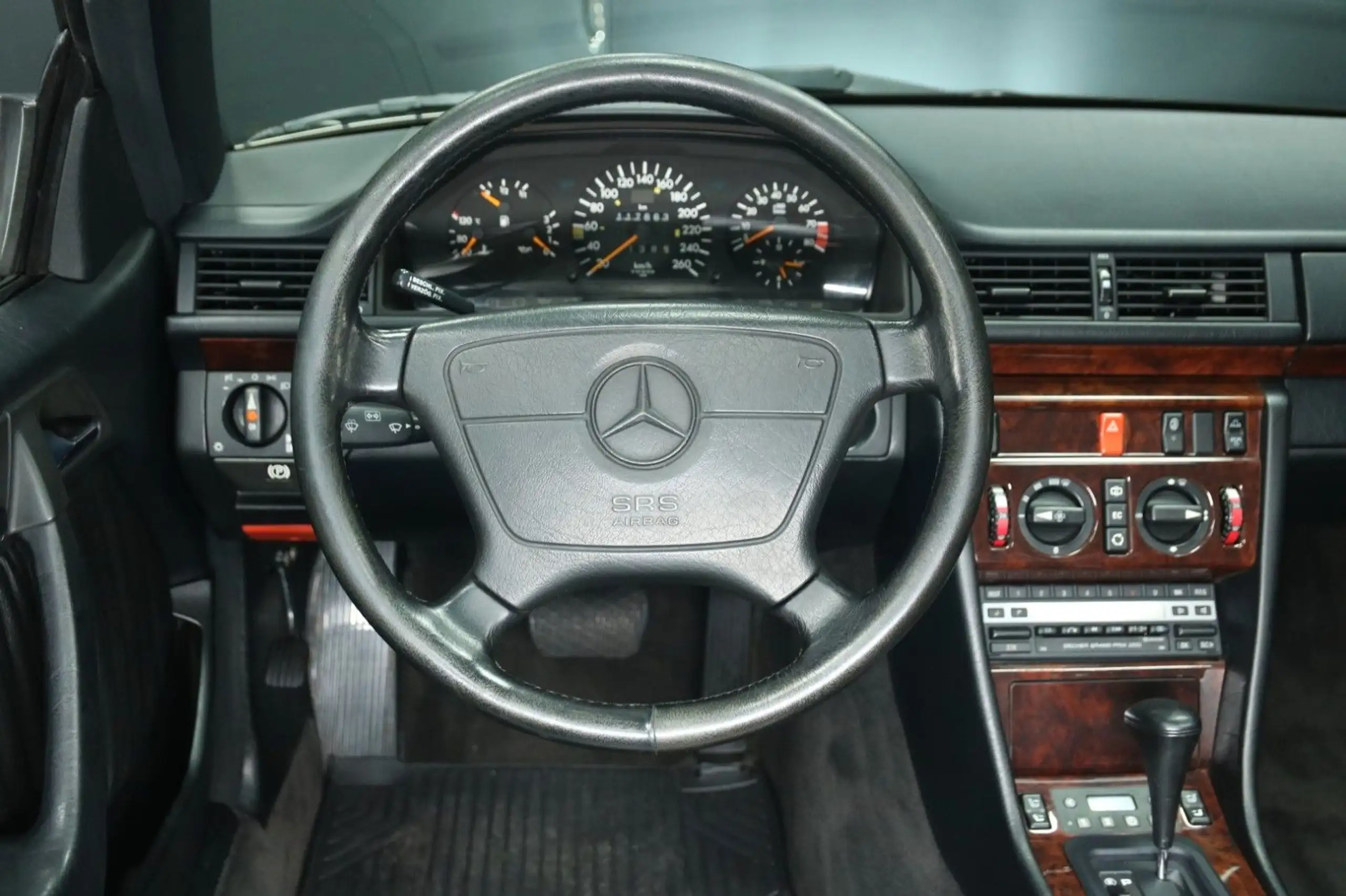 Mercedes-Benz - 300