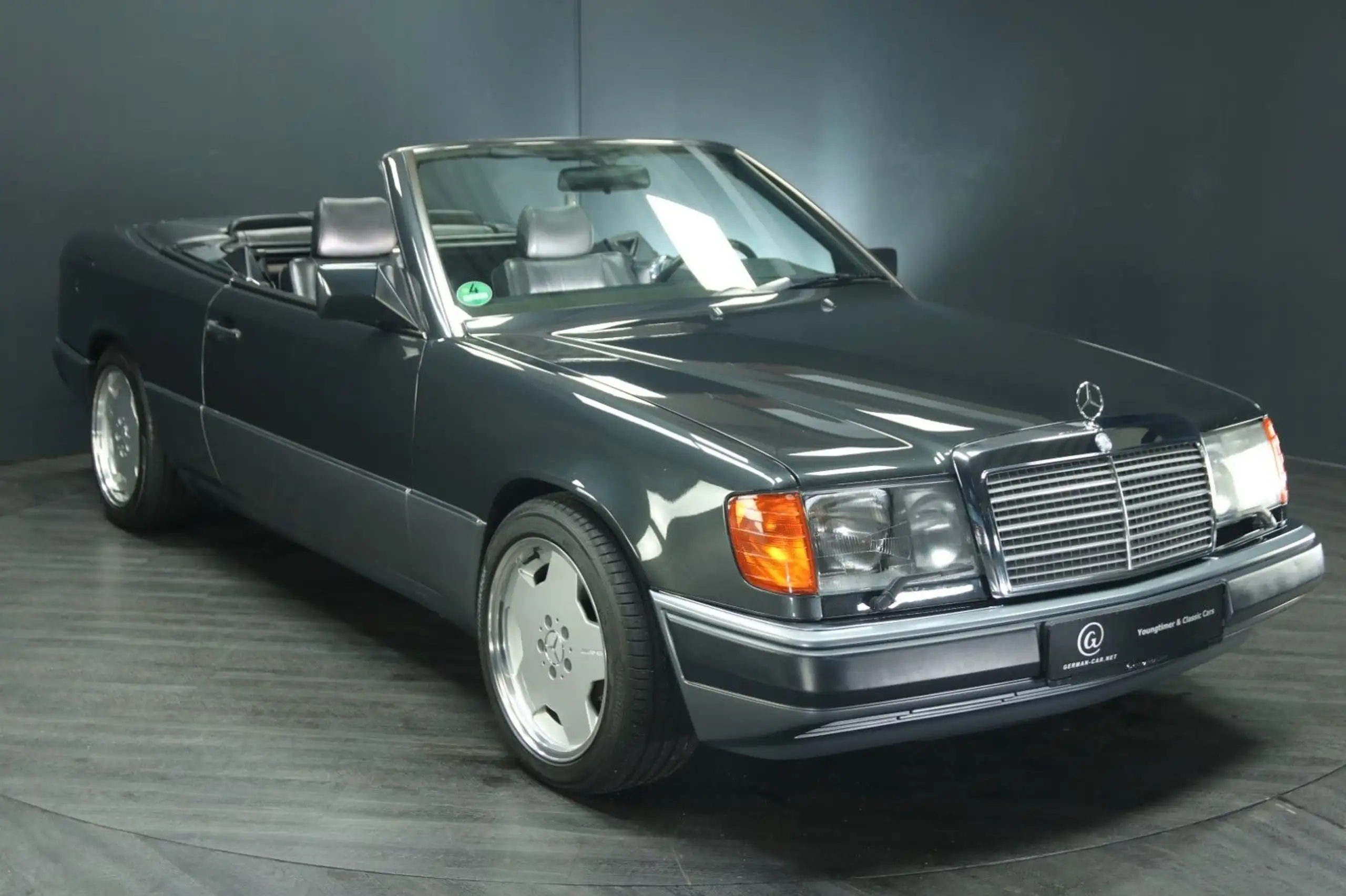 Mercedes-Benz - 300