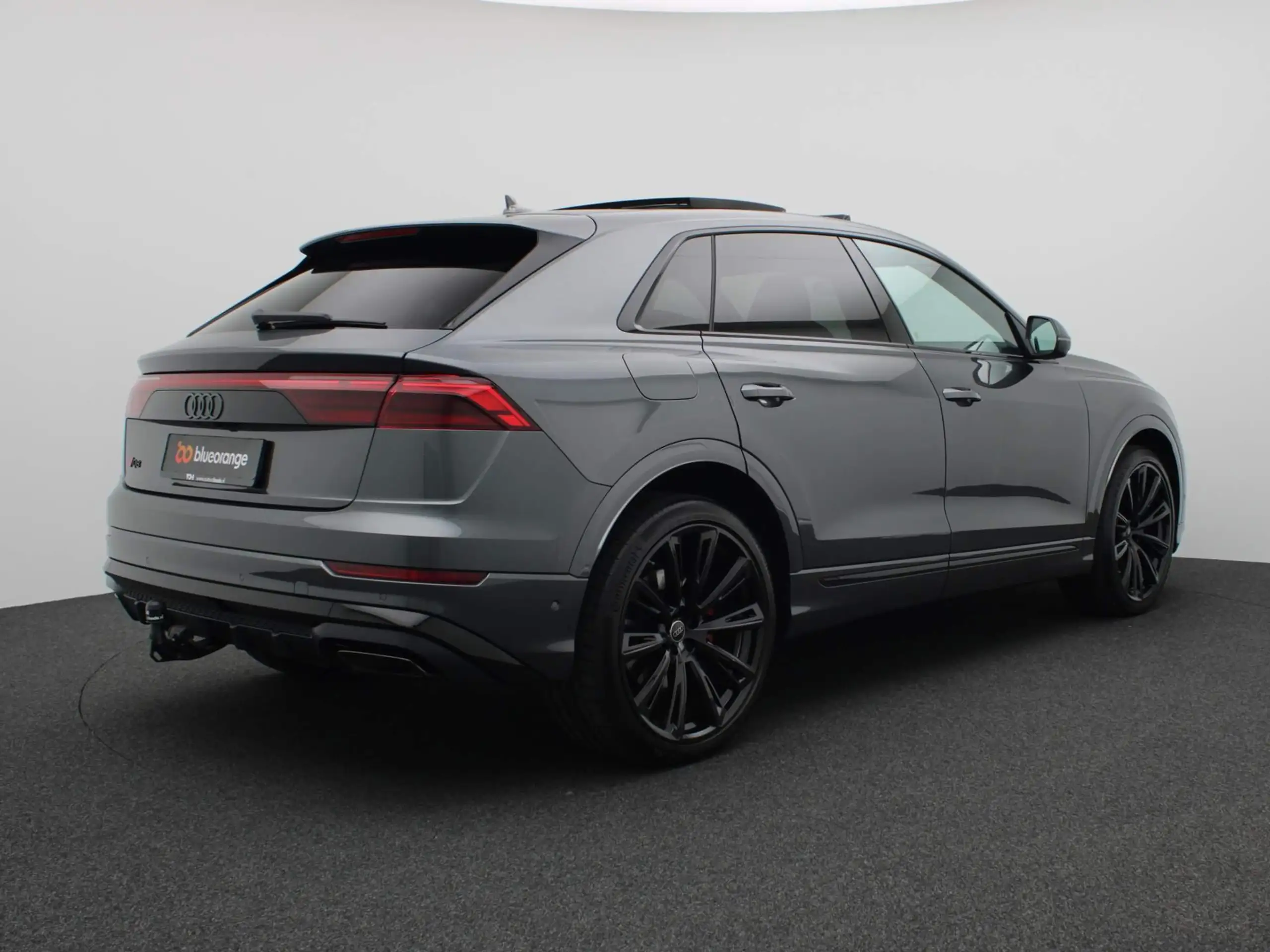 Audi - Q8