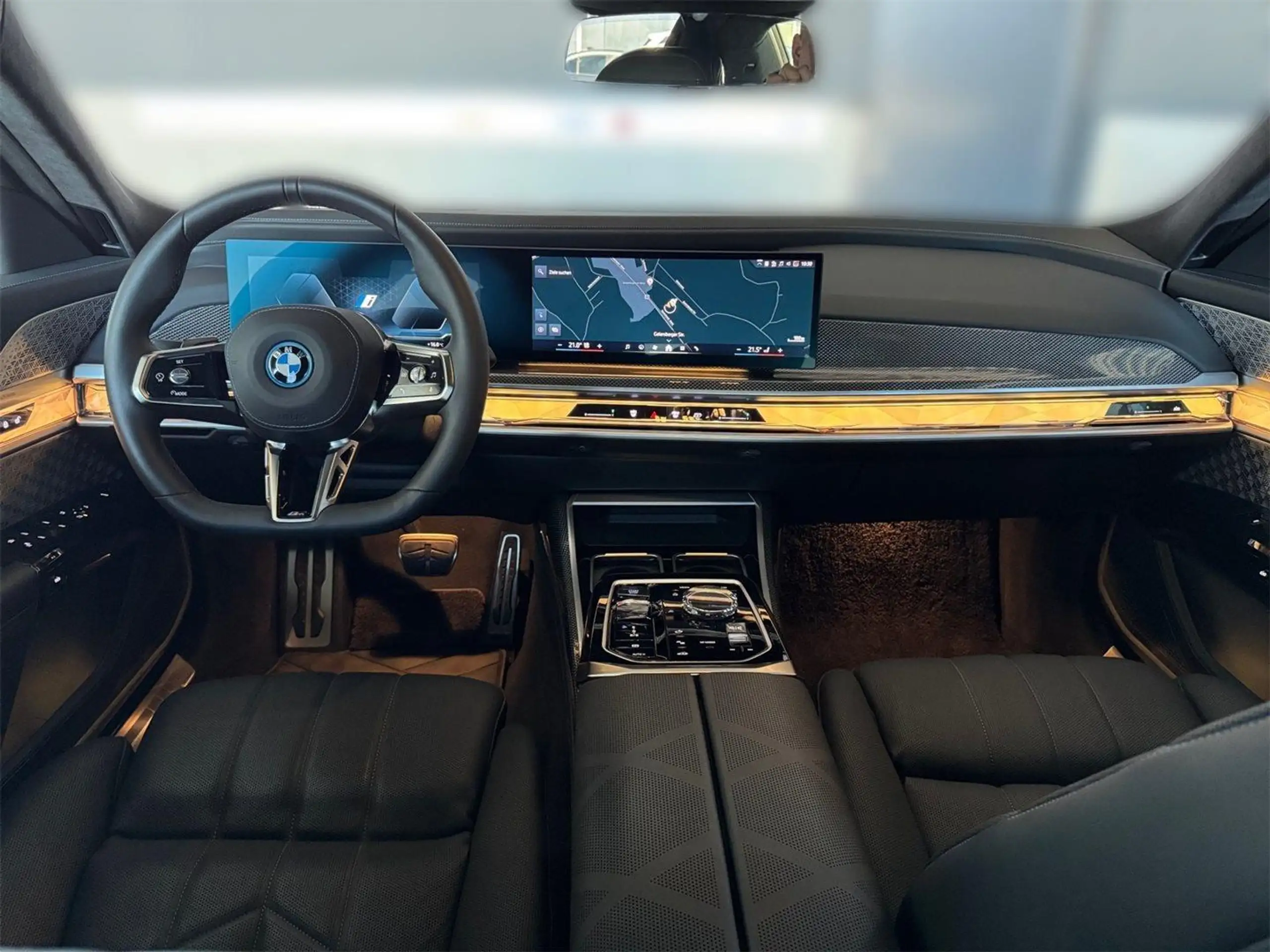 BMW - i7