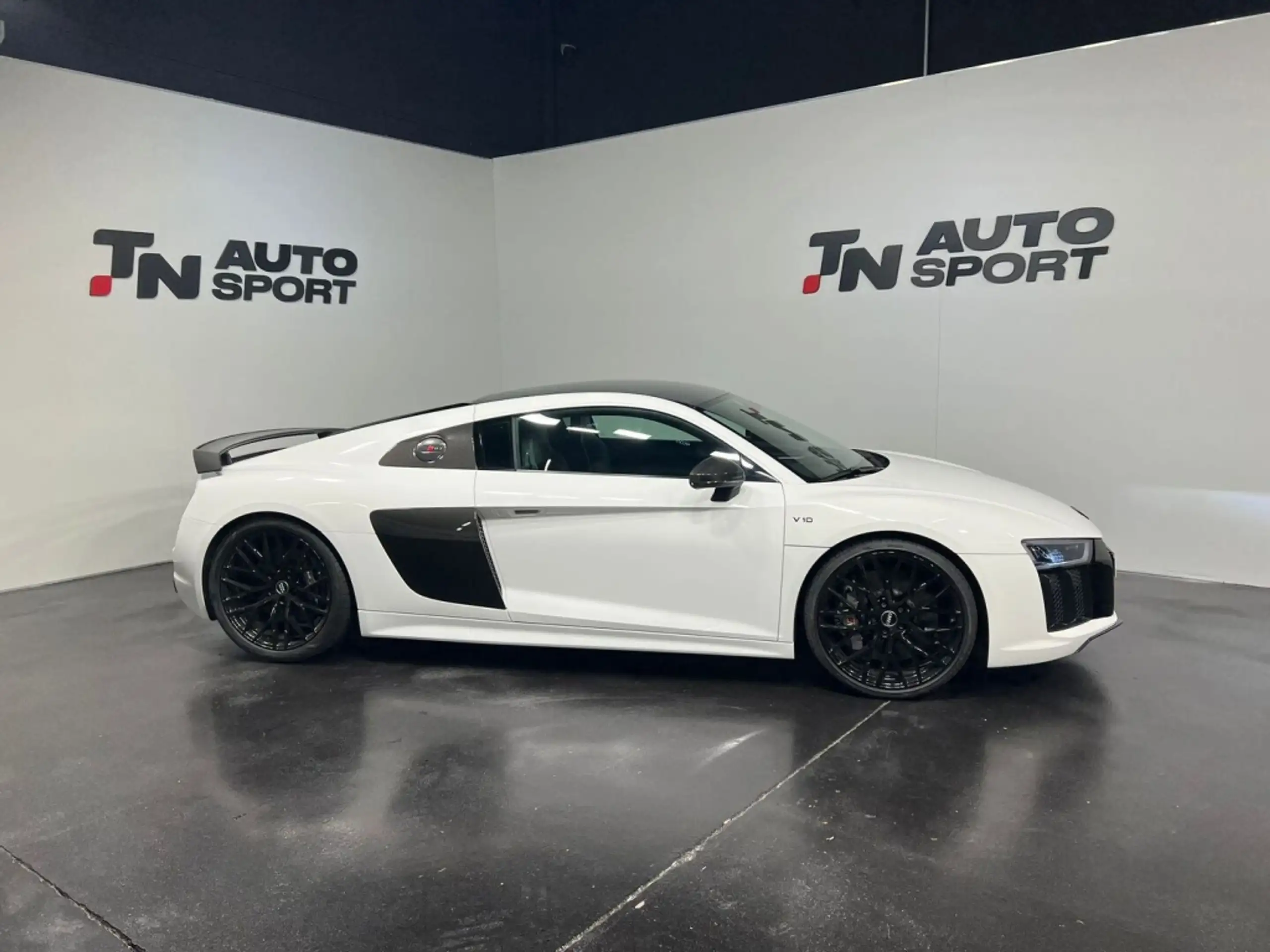 Audi - R8