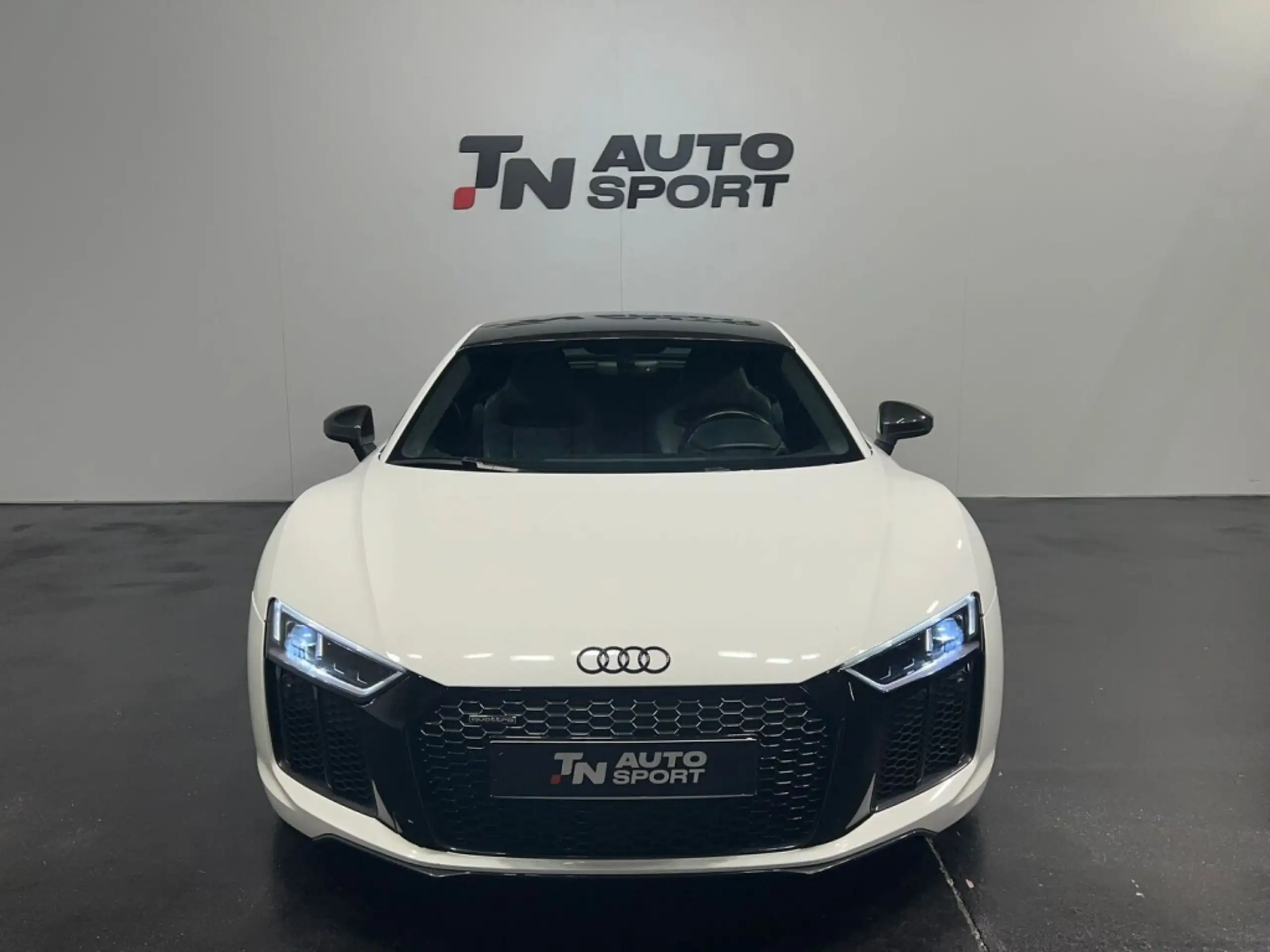 Audi - R8