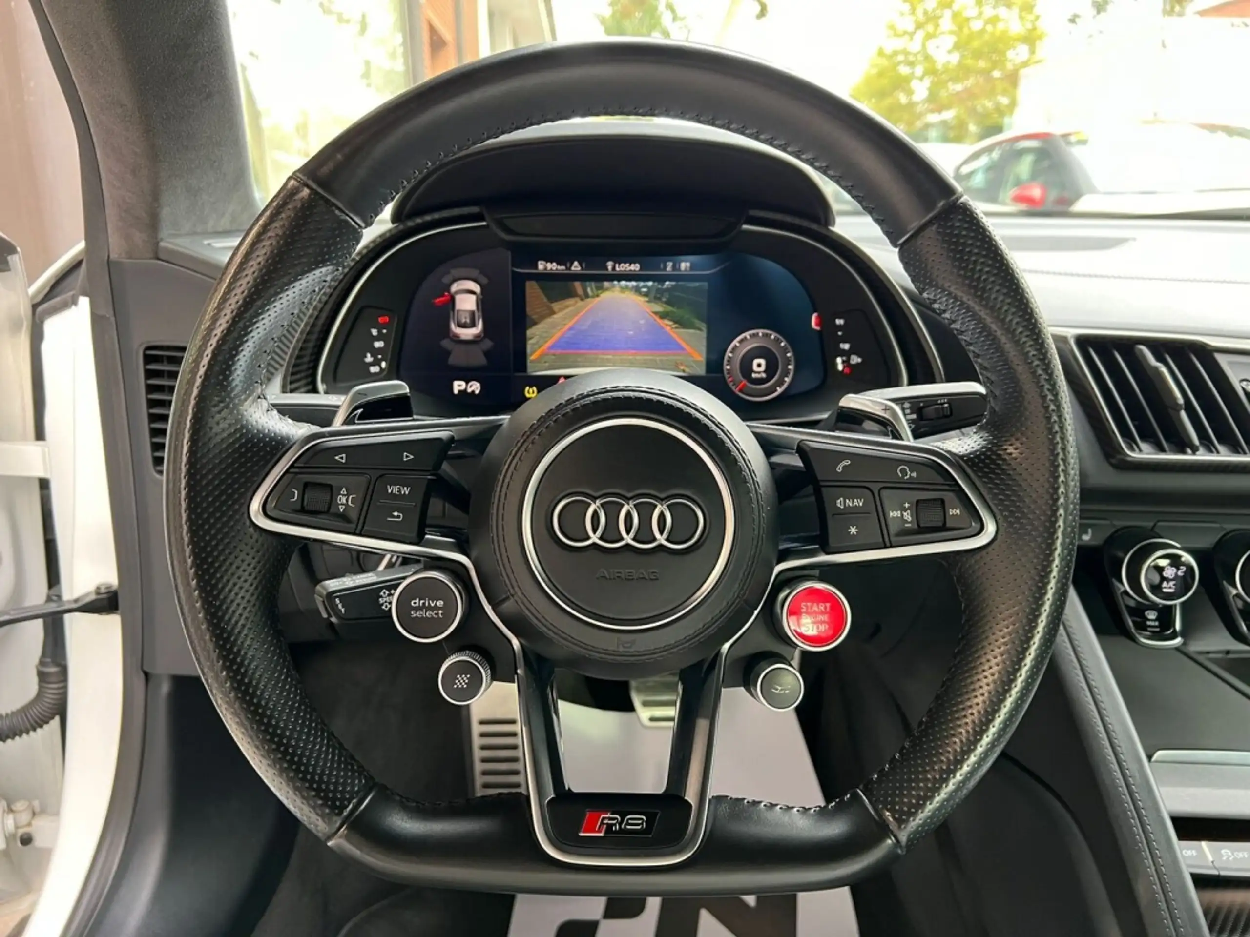 Audi - R8