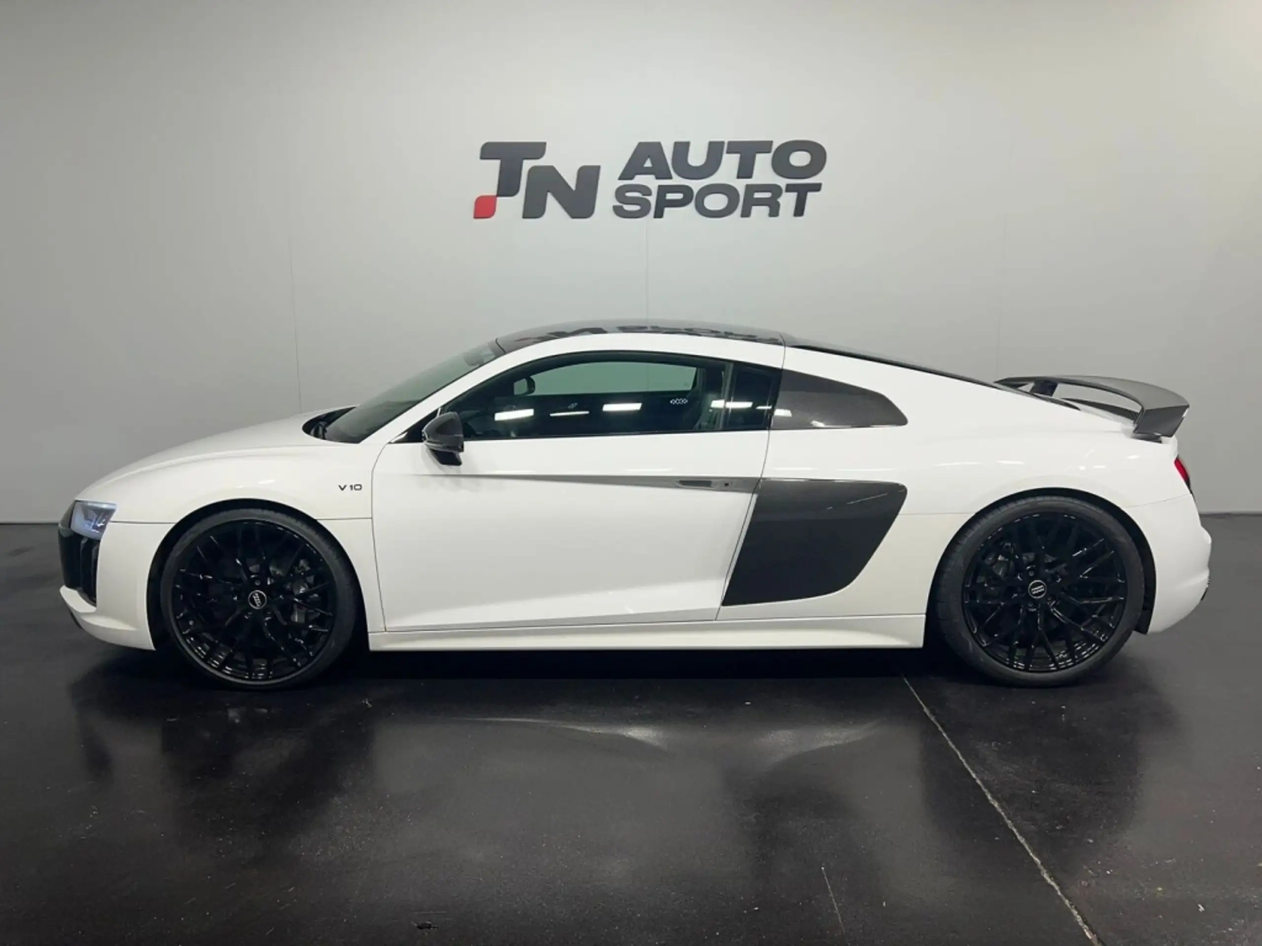 Audi - R8