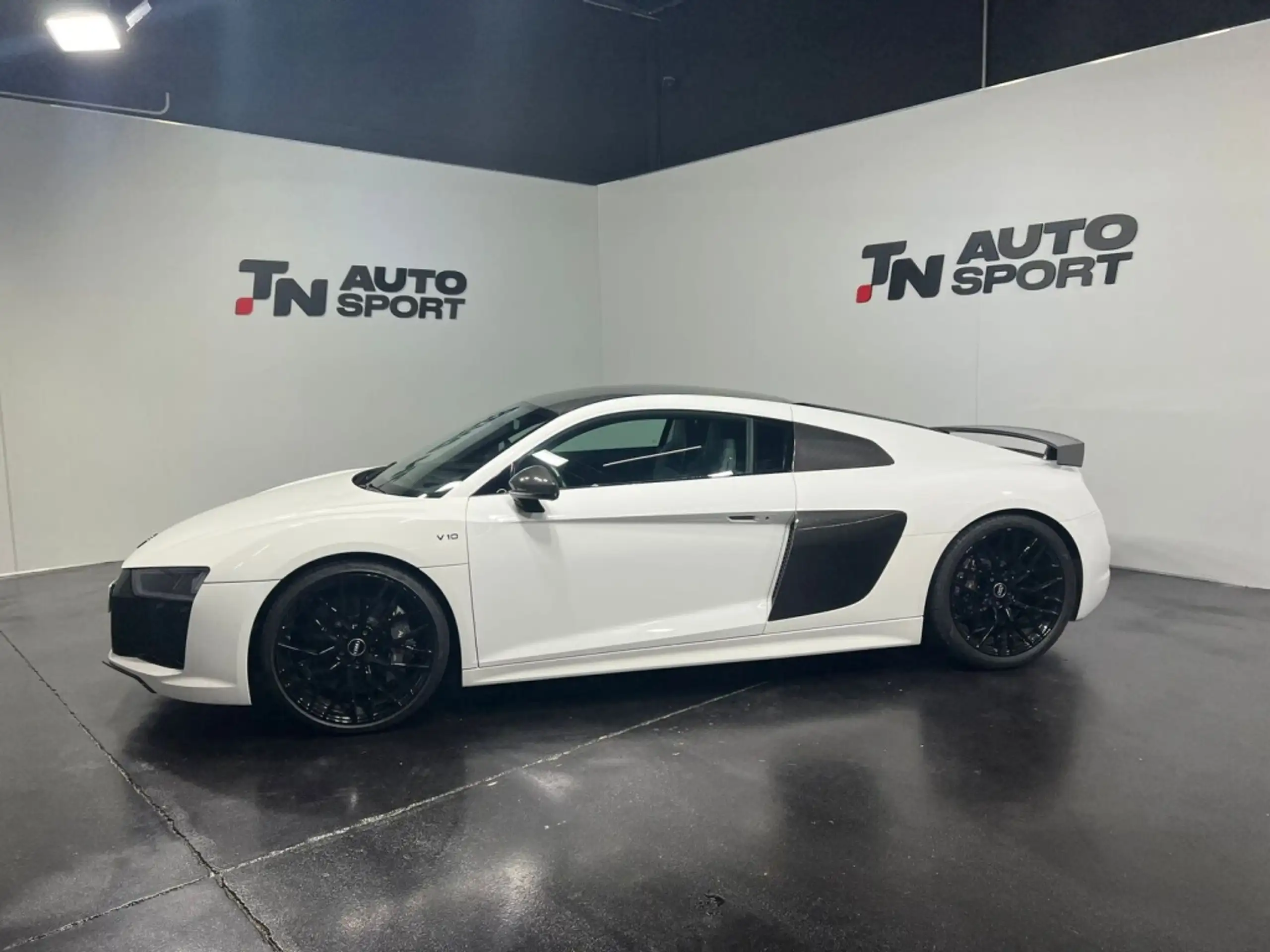 Audi - R8