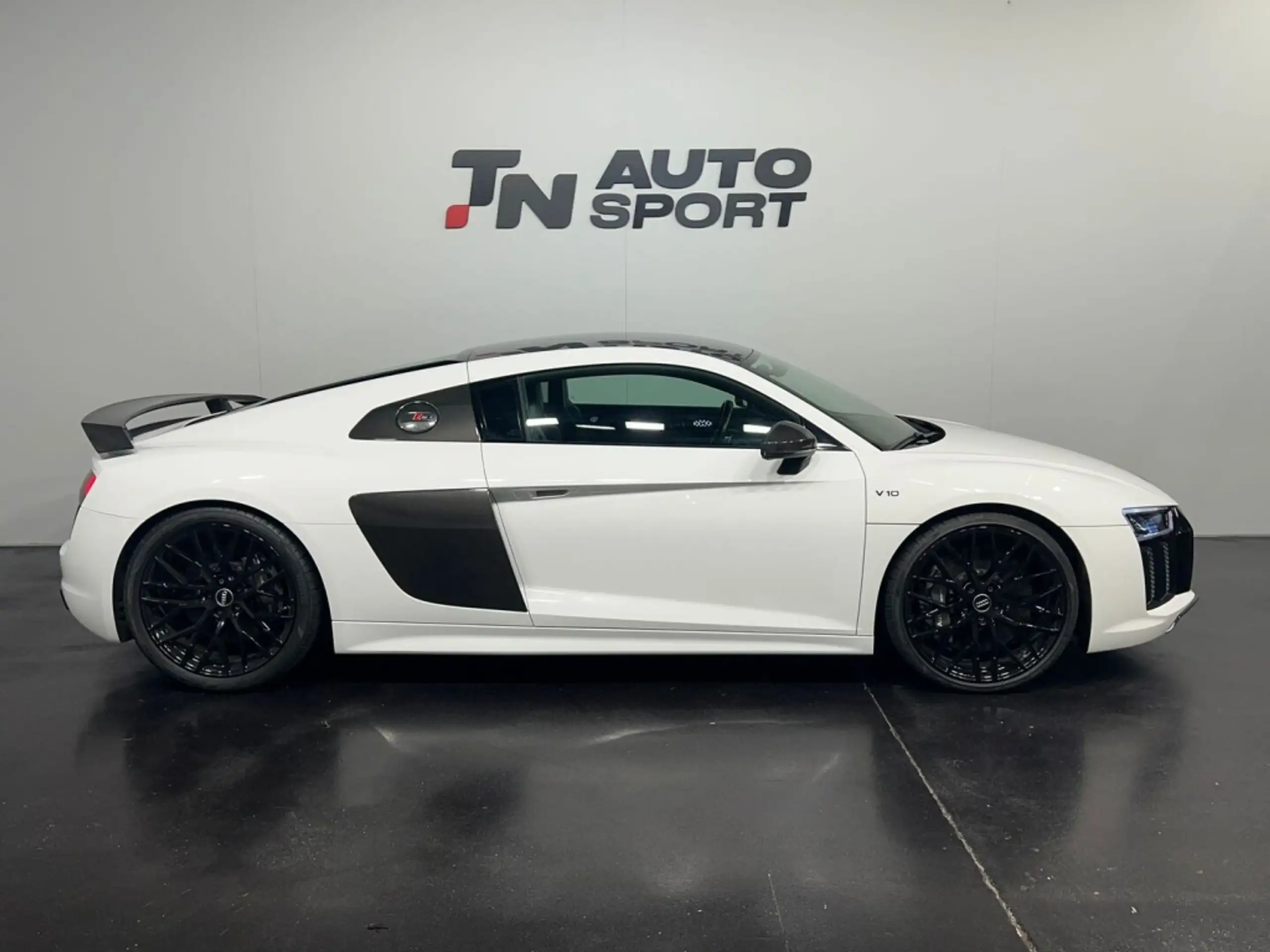 Audi - R8