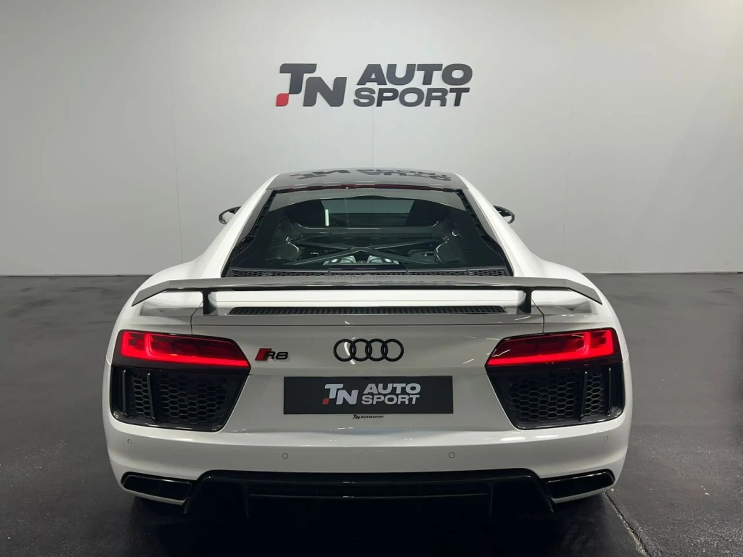 Audi - R8