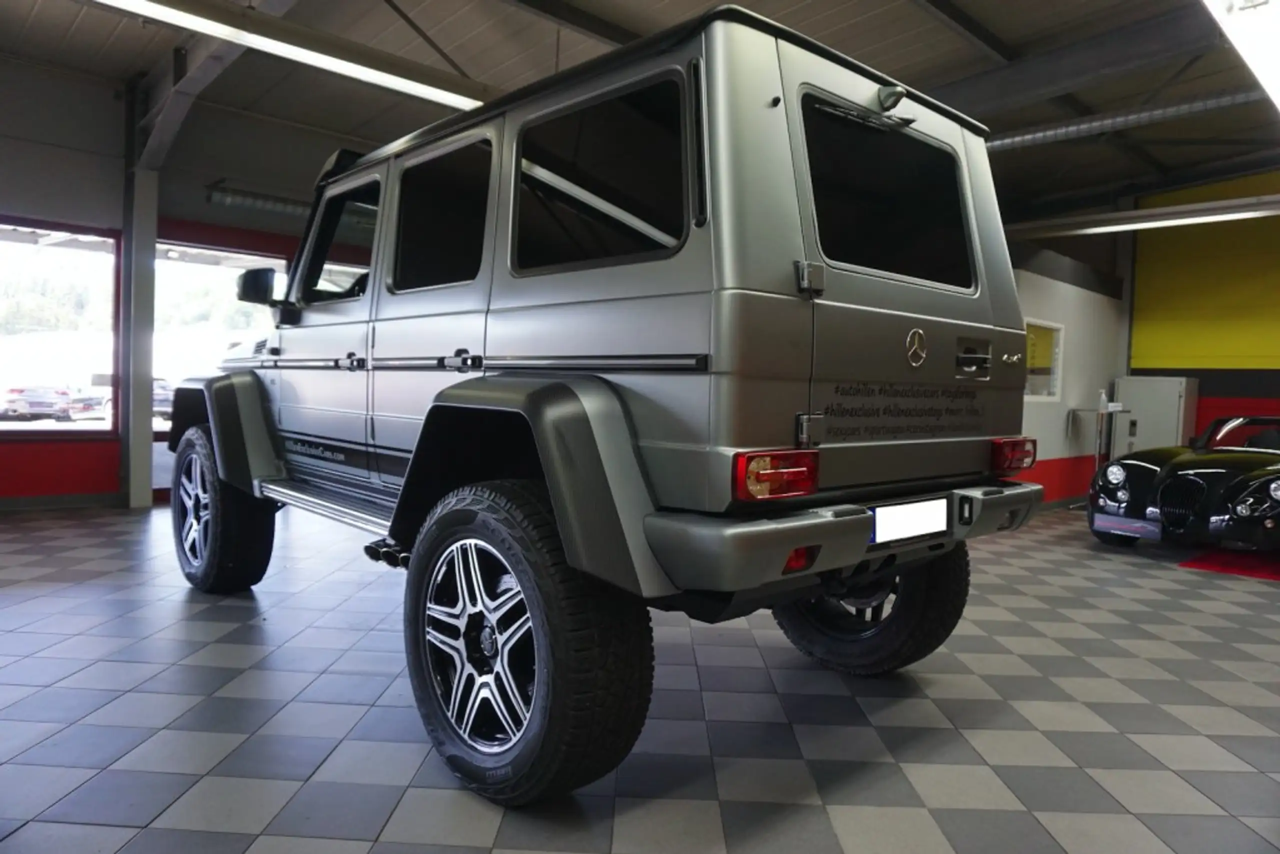 Mercedes-Benz - G 500