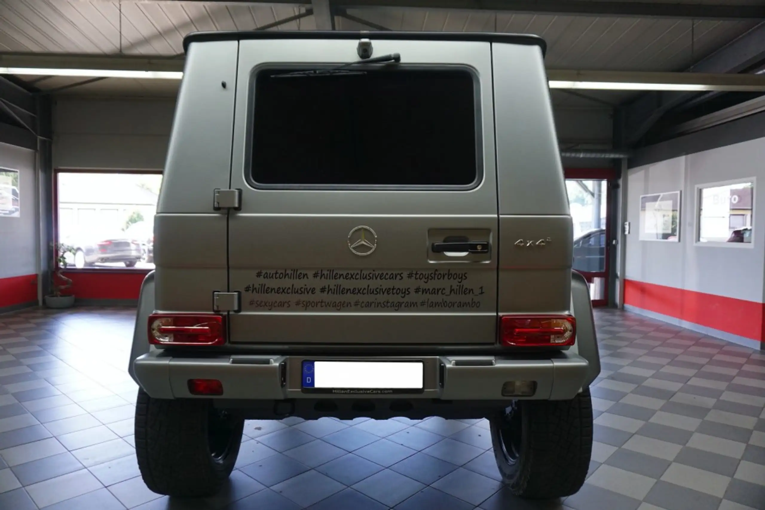 Mercedes-Benz - G 500