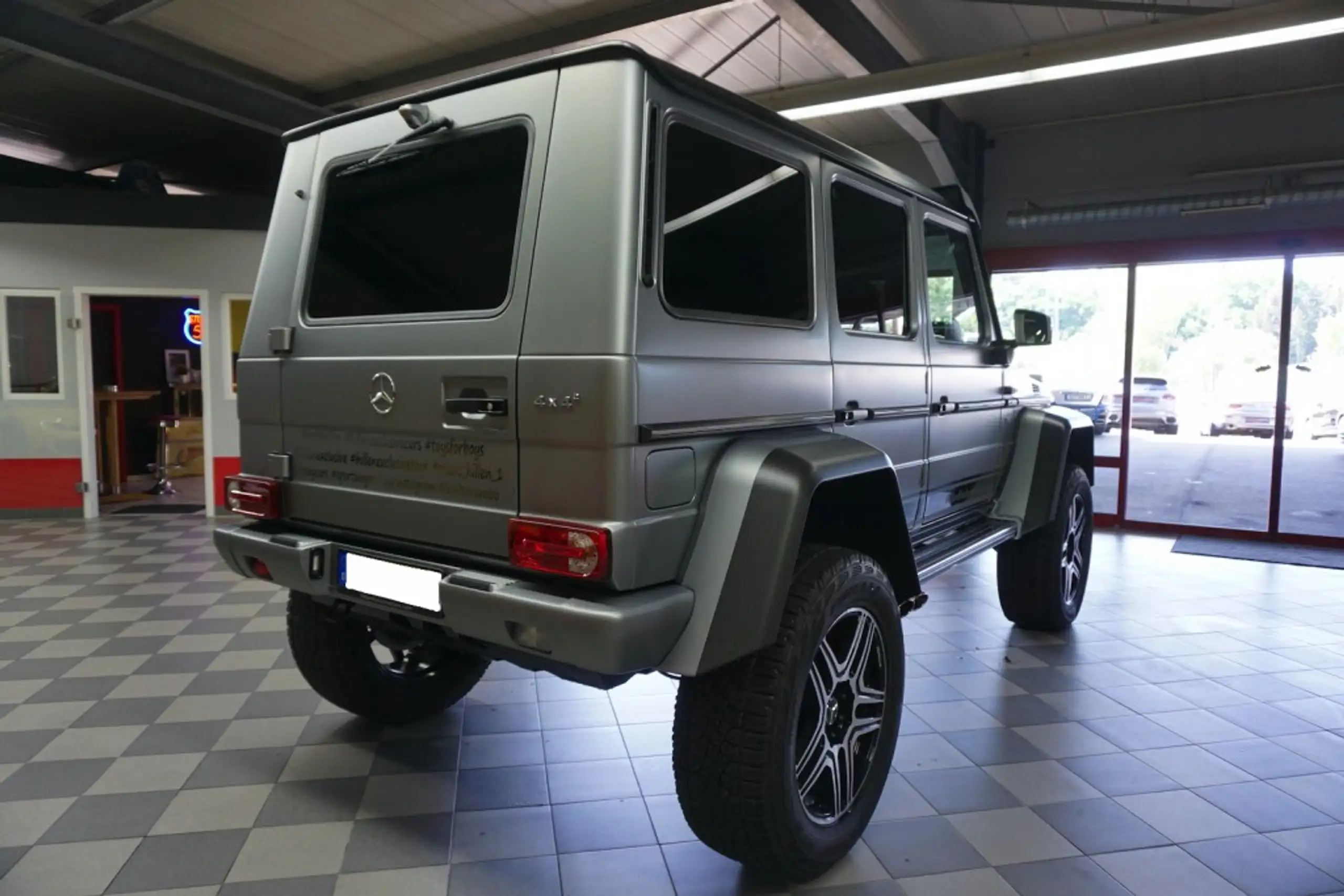 Mercedes-Benz - G 500