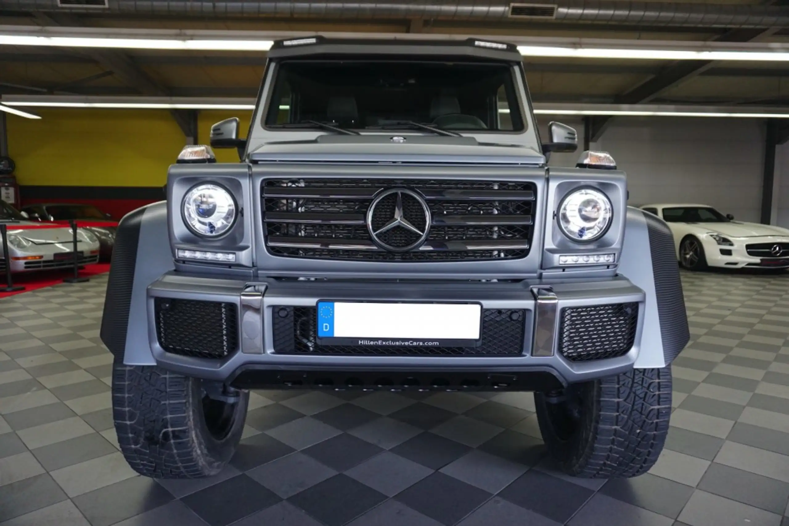 Mercedes-Benz - G 500