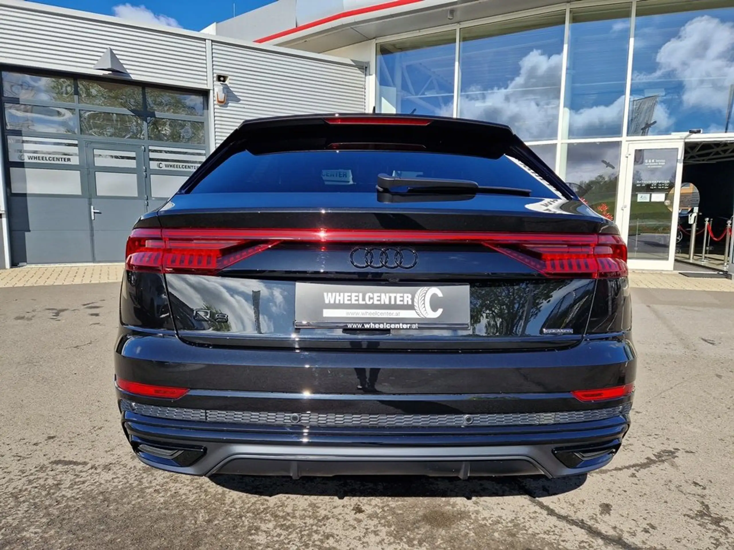 Audi - Q8