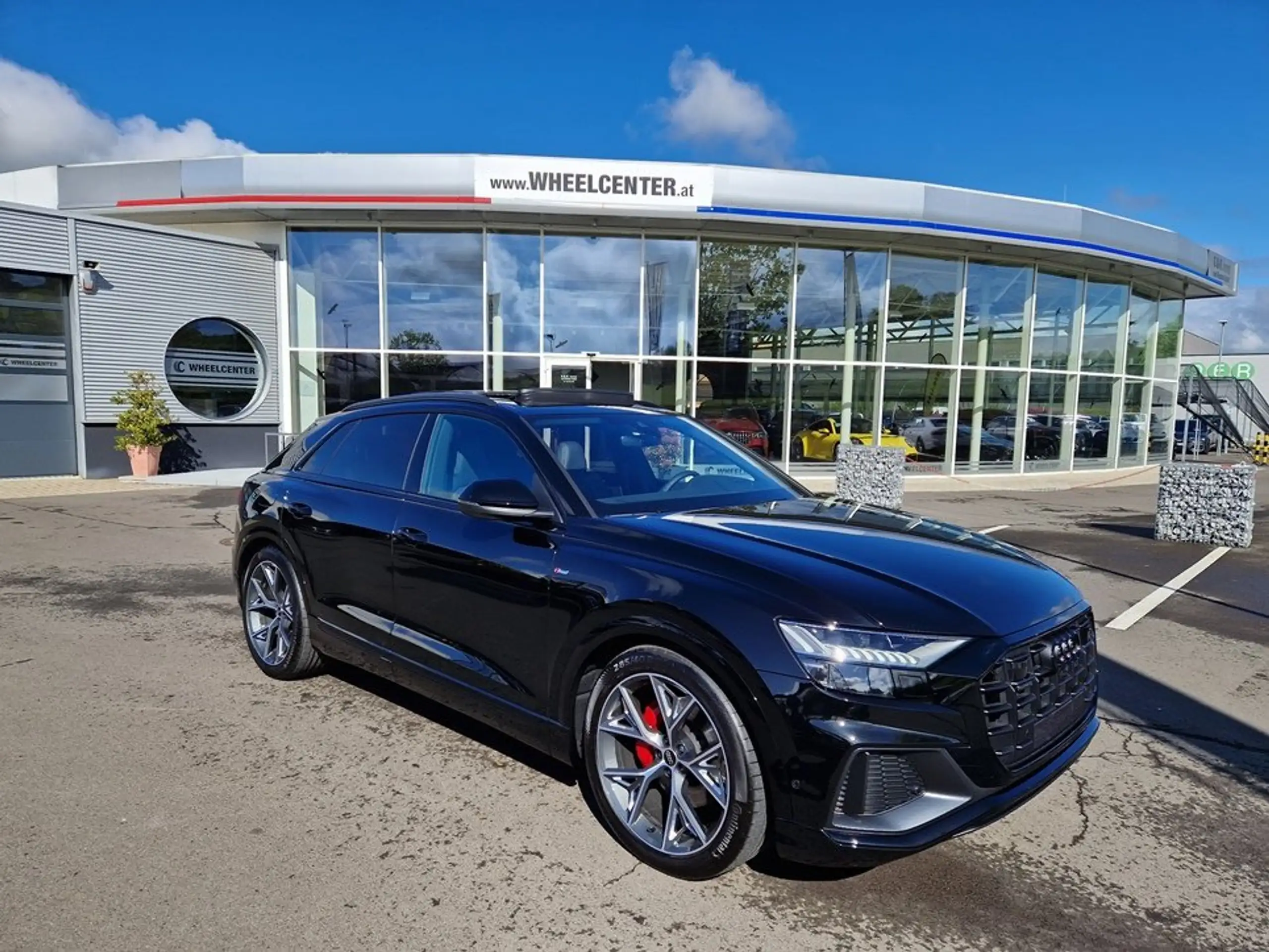 Audi - Q8