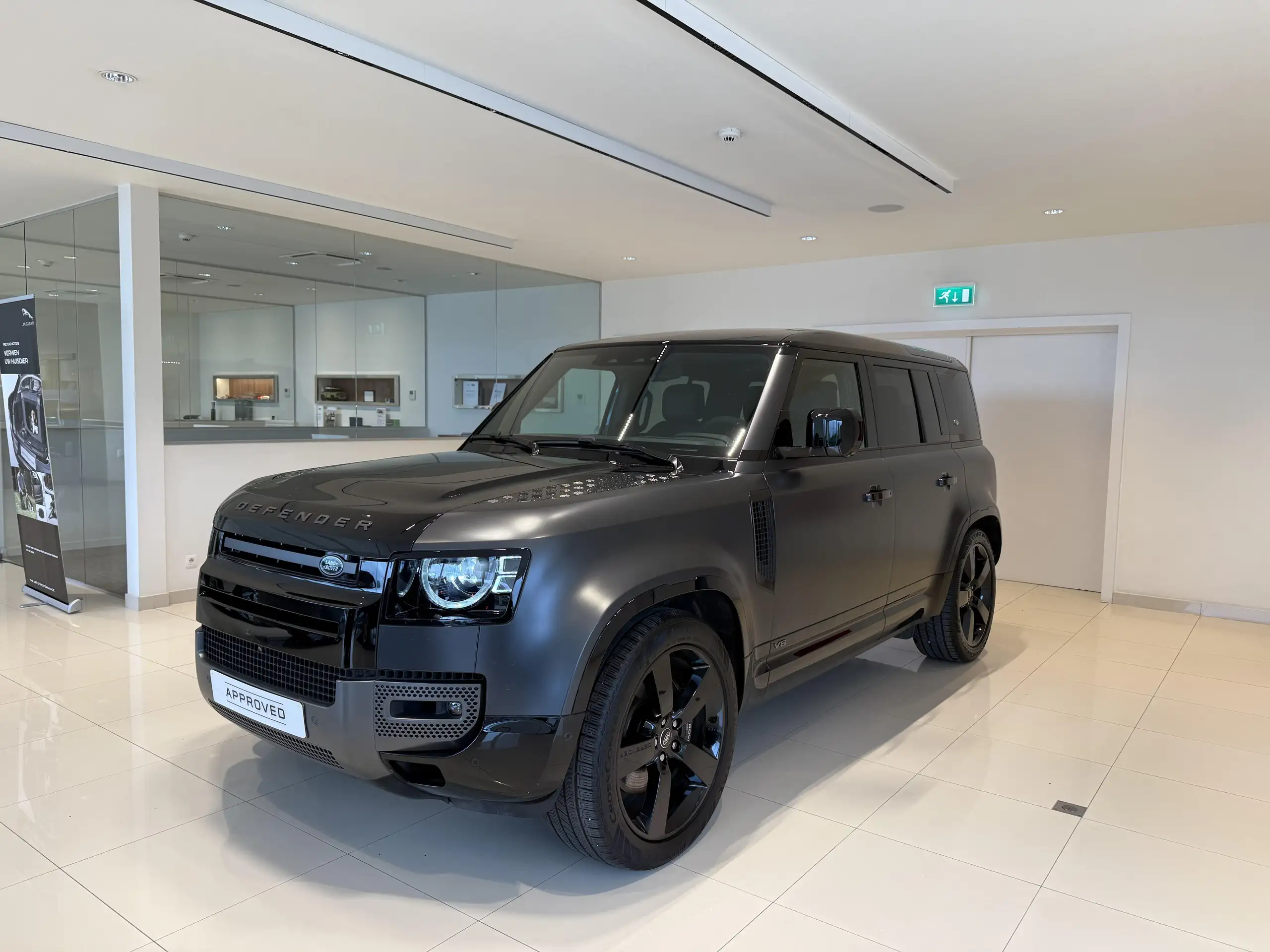 Land Rover Defender 2023