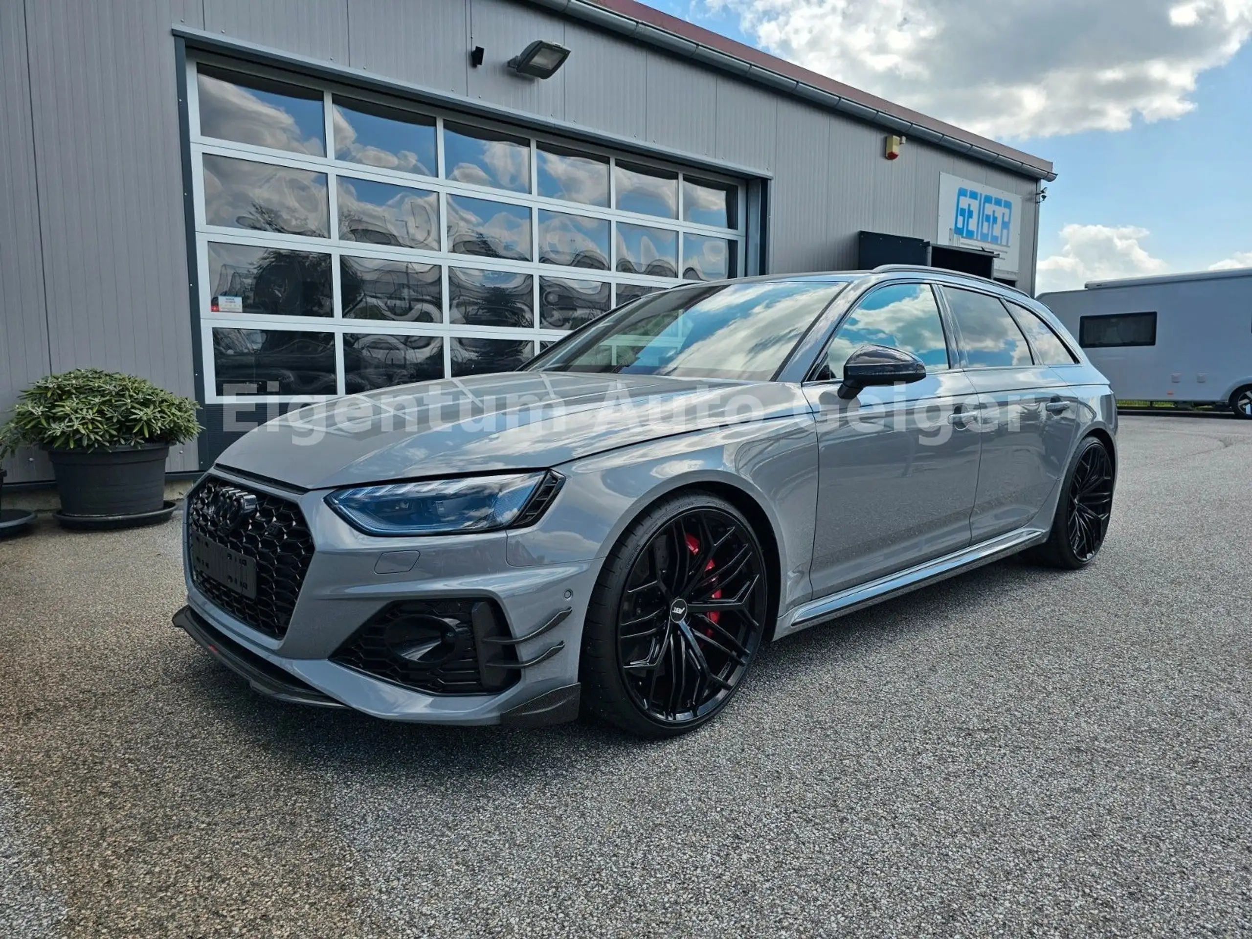 Audi - RS4