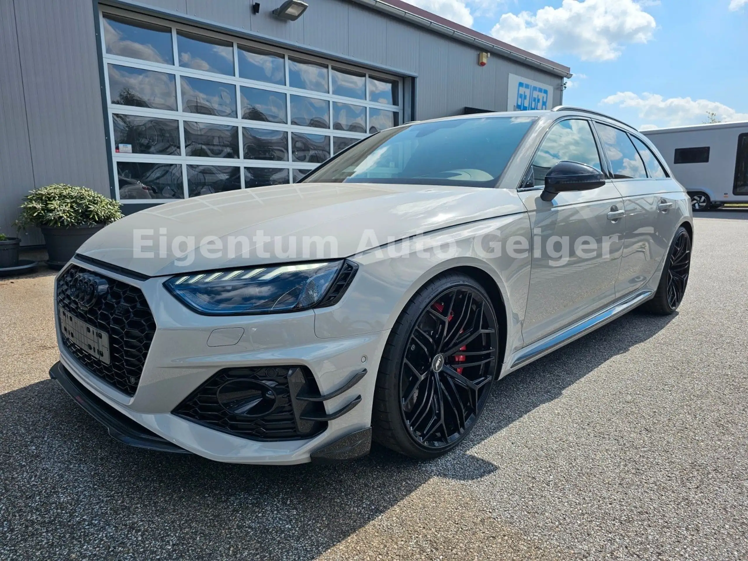 Audi - RS4