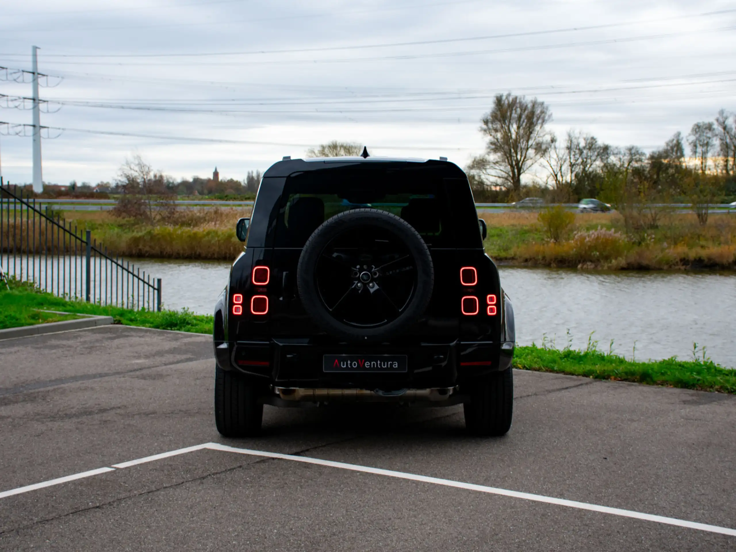 Land Rover - Defender