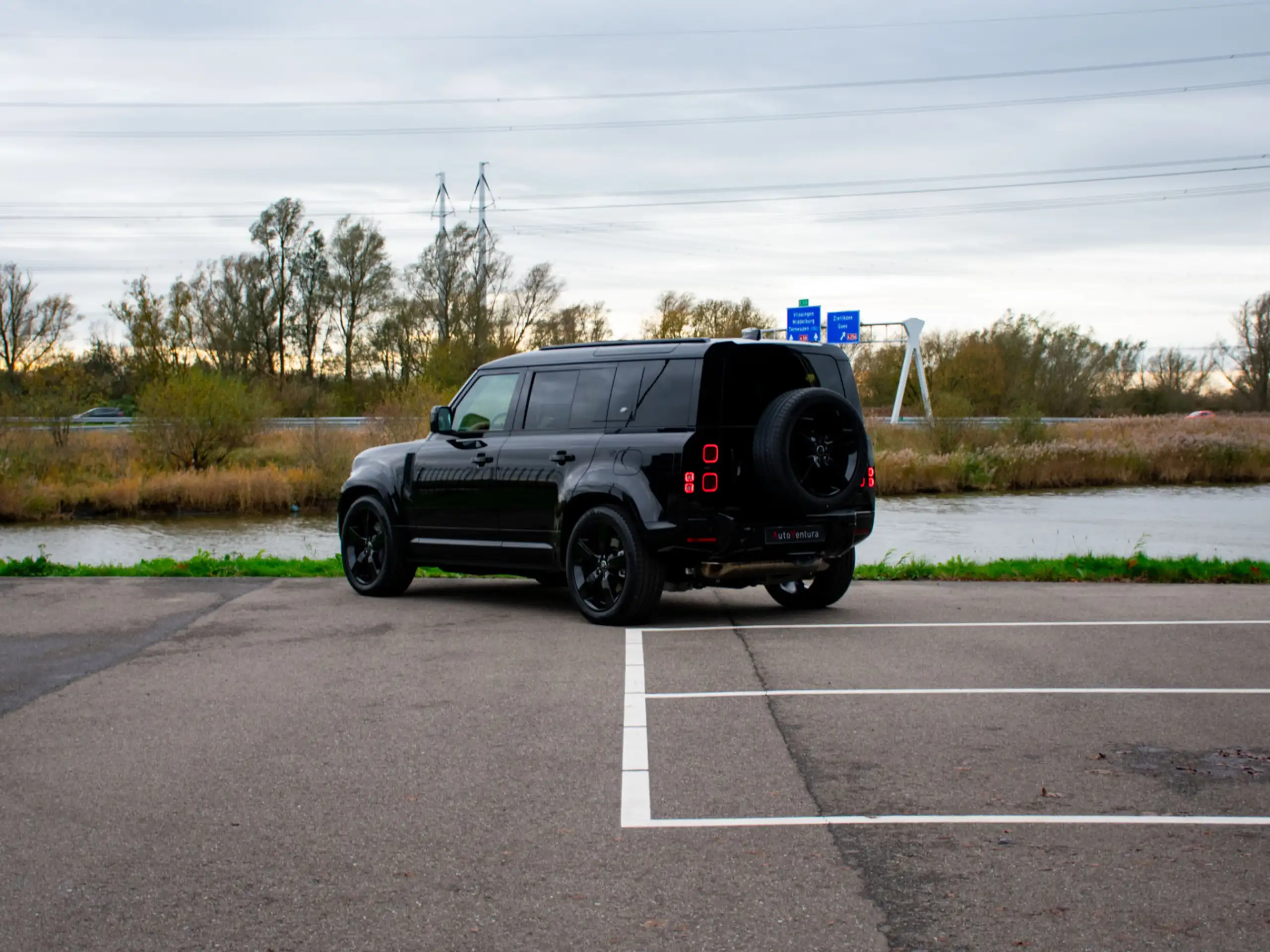 Land Rover - Defender