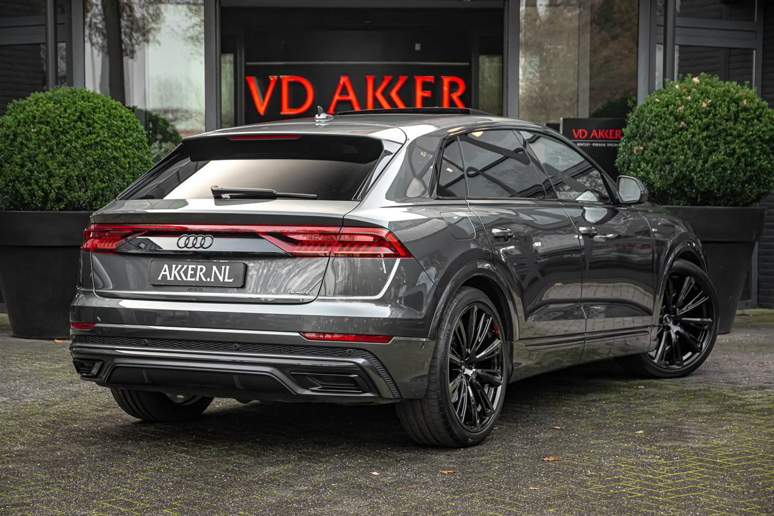 Audi - Q8