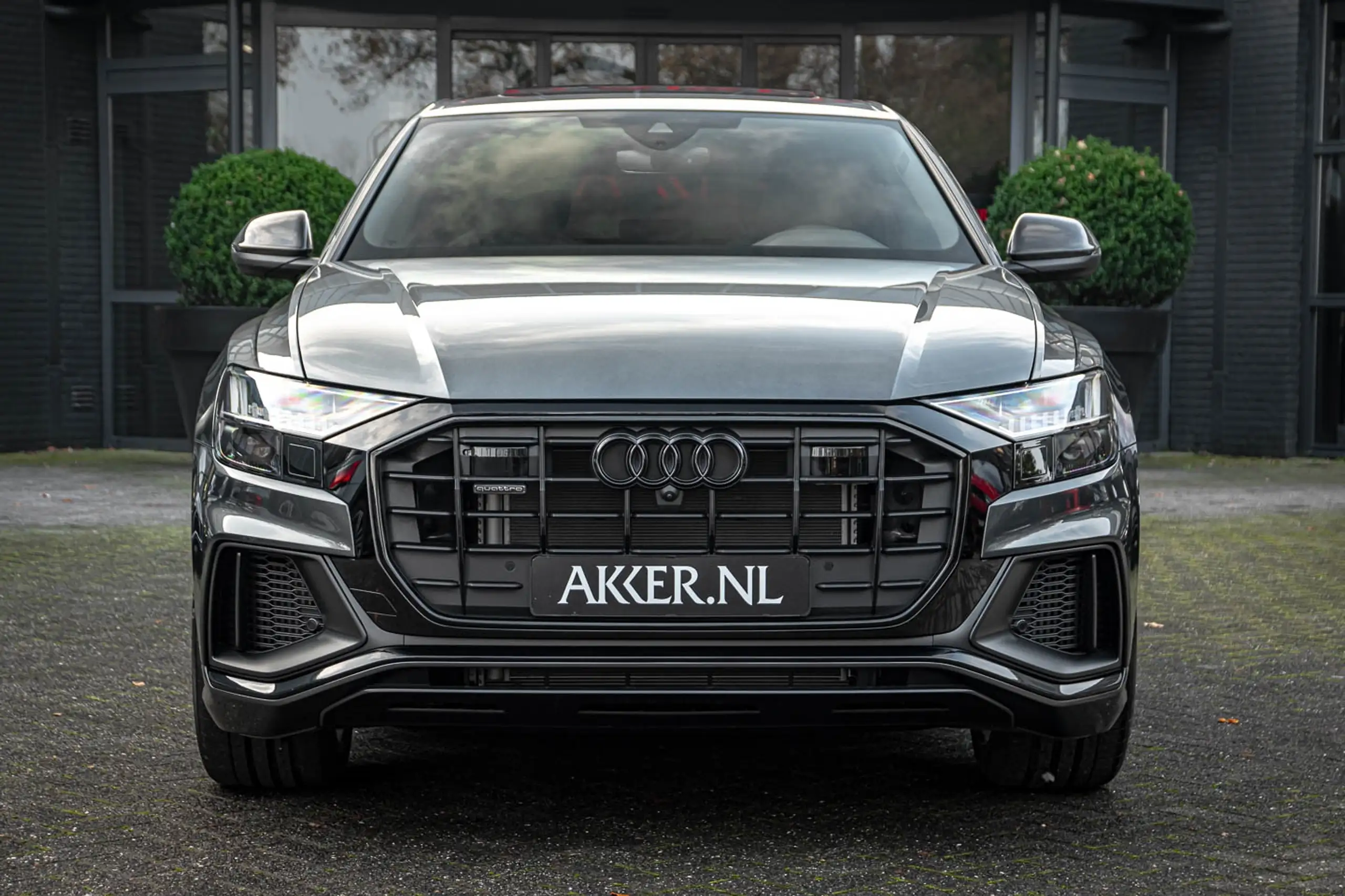 Audi - Q8