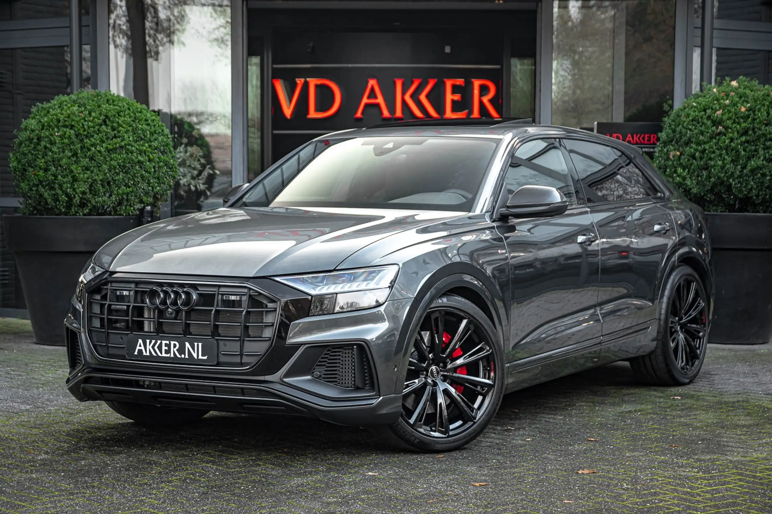 Audi - Q8