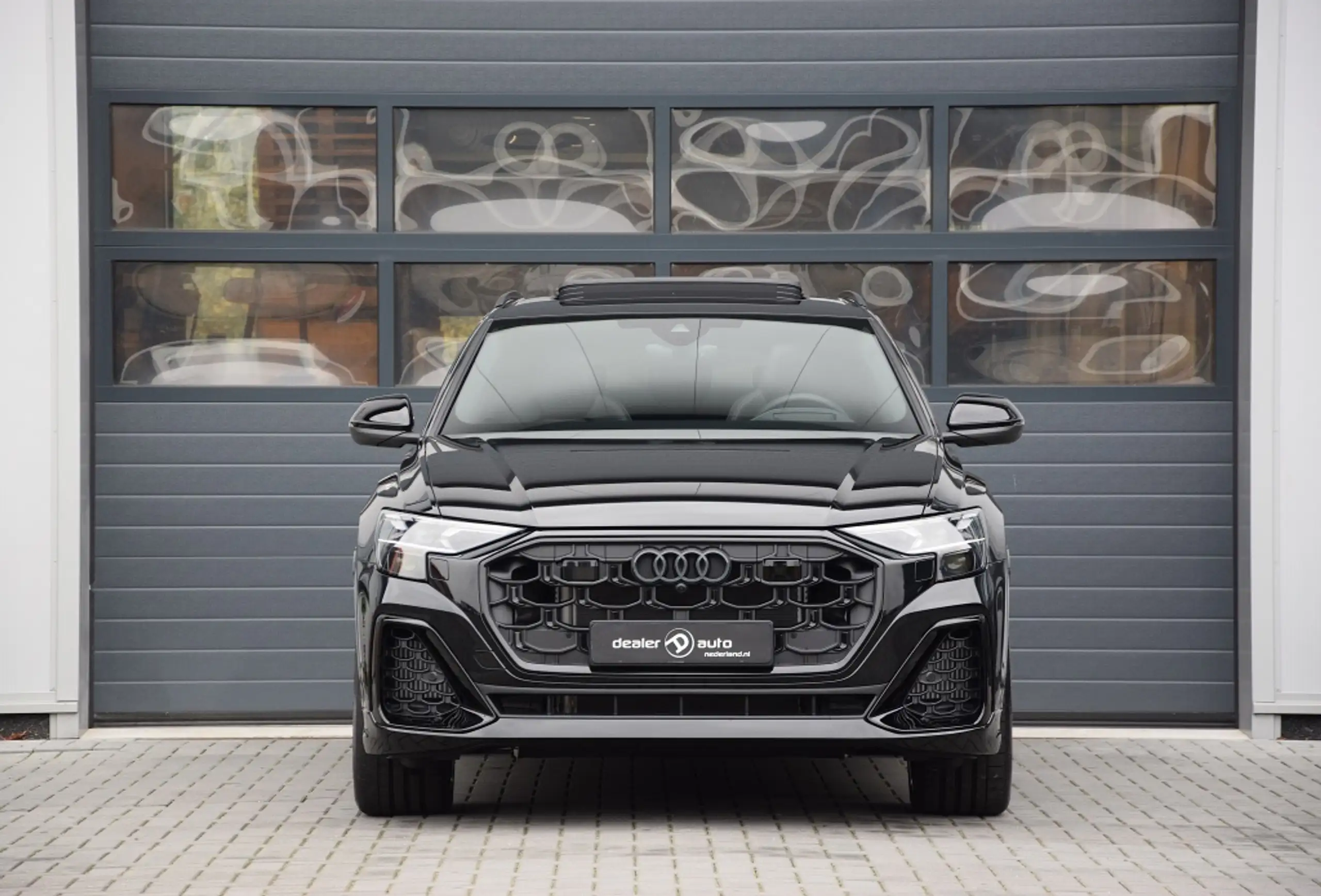 Audi - Q8